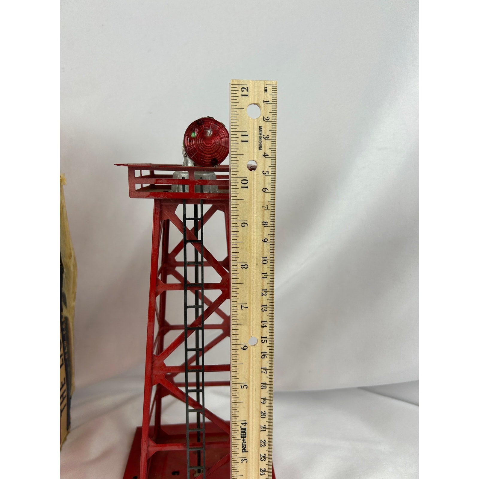 Vintage Lionel 394 Beacon Light Tower With Box Parts Untested