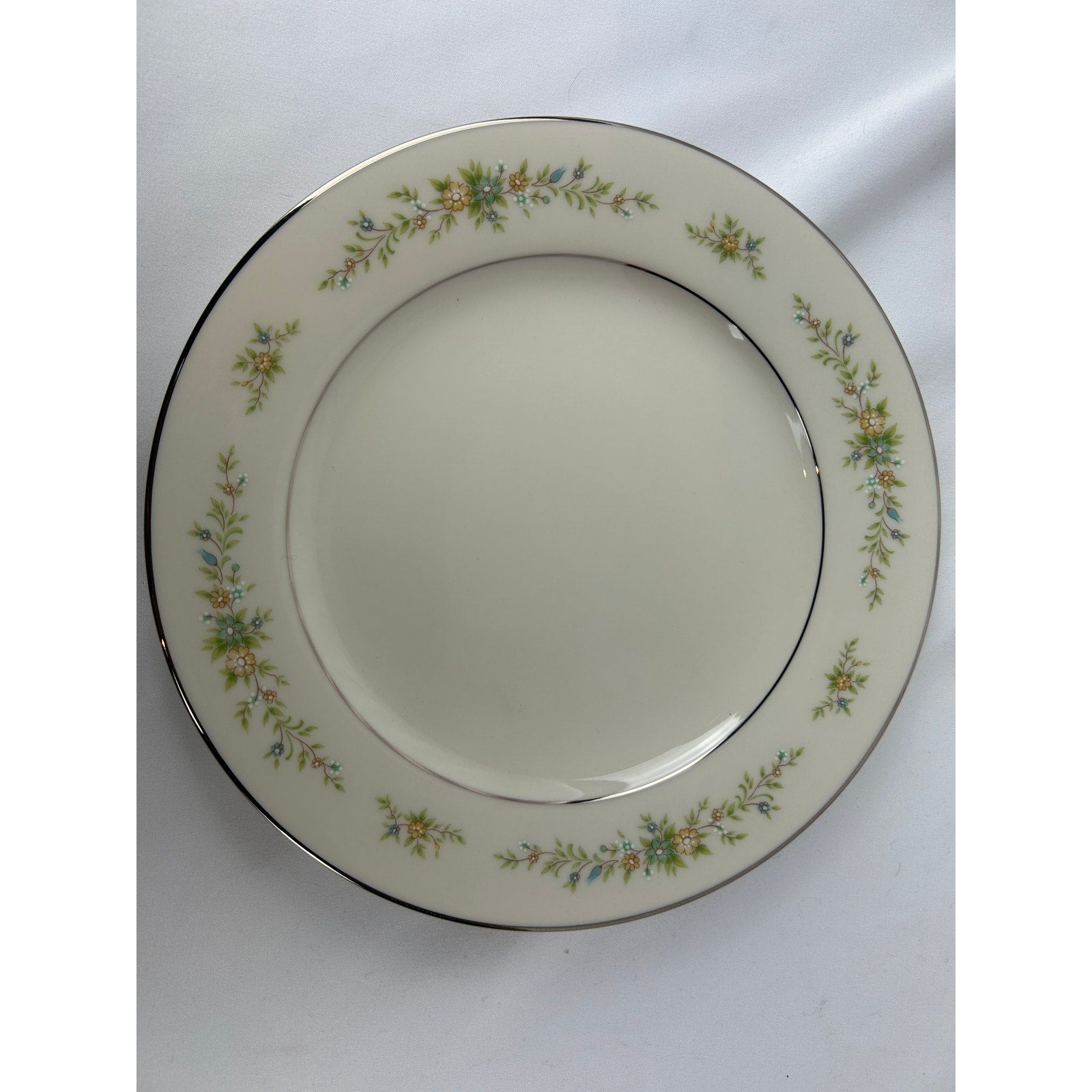 Noritake Christina 7056 7pc Place Setting Ivory China Floral Platinum Japan