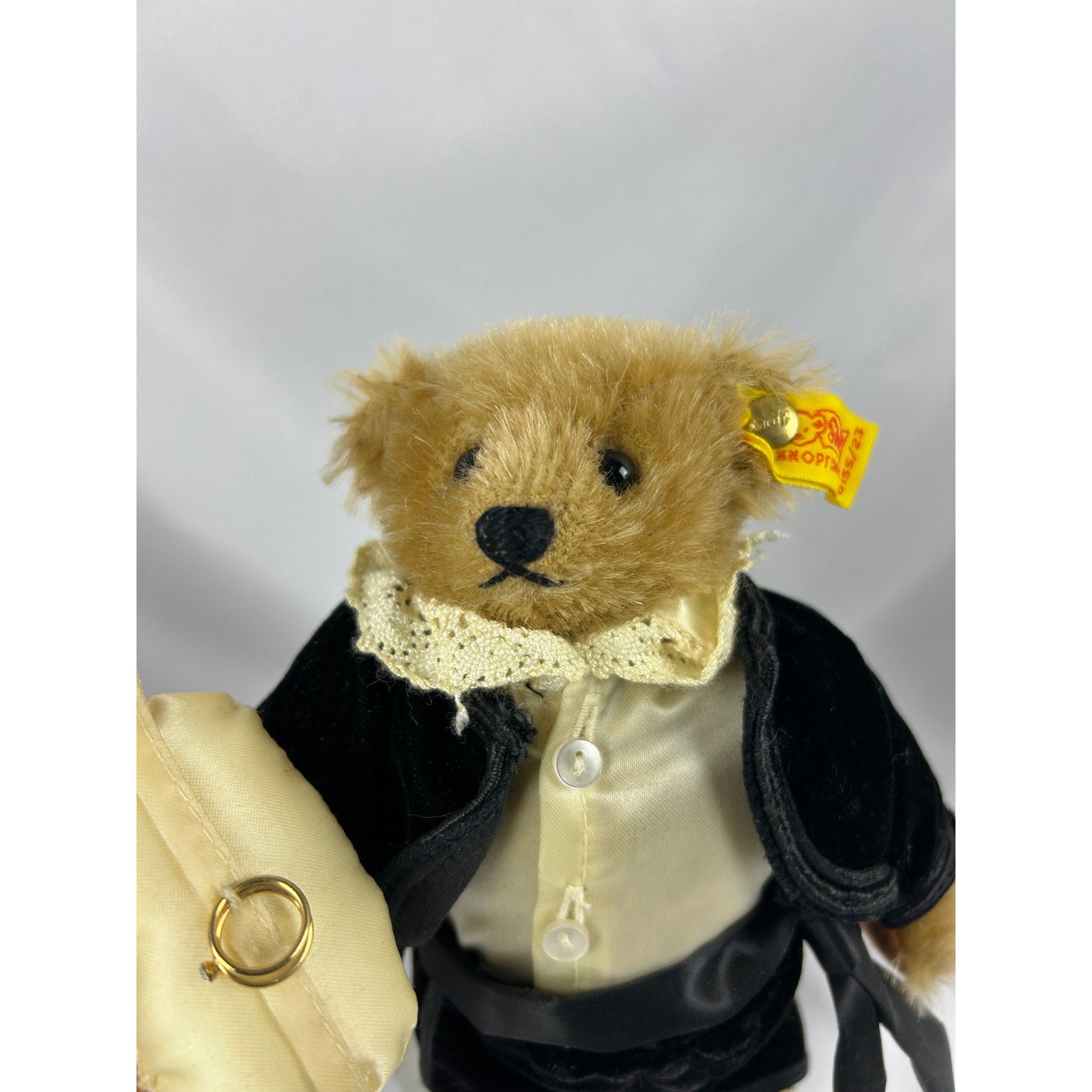Steiff Ring Bearer 0155 23 Strong Museum Bear w Box Wedding Mohair