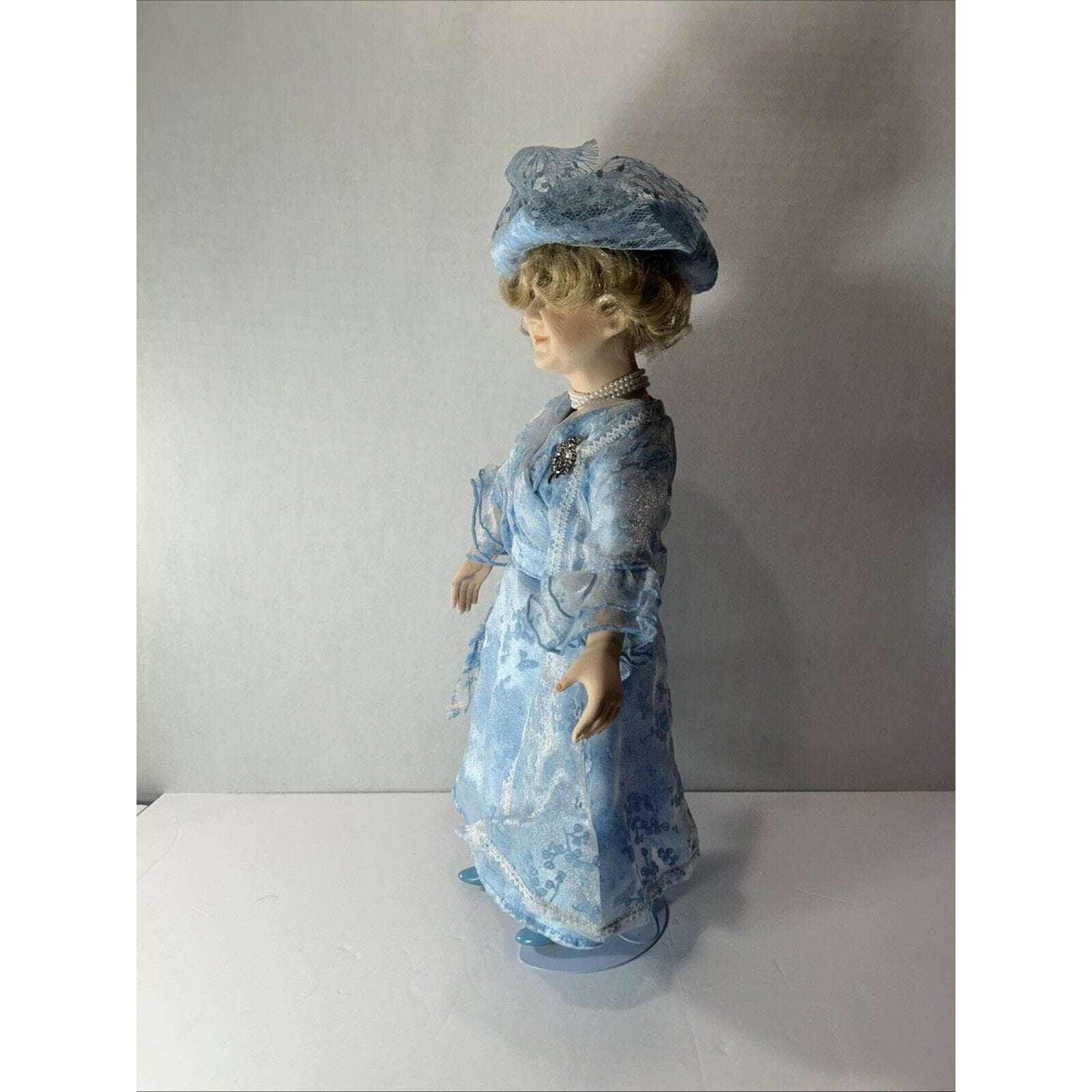 Show Stoppers Queen Mother 17" Porcelain Doll with Stand – British Royalty VTG