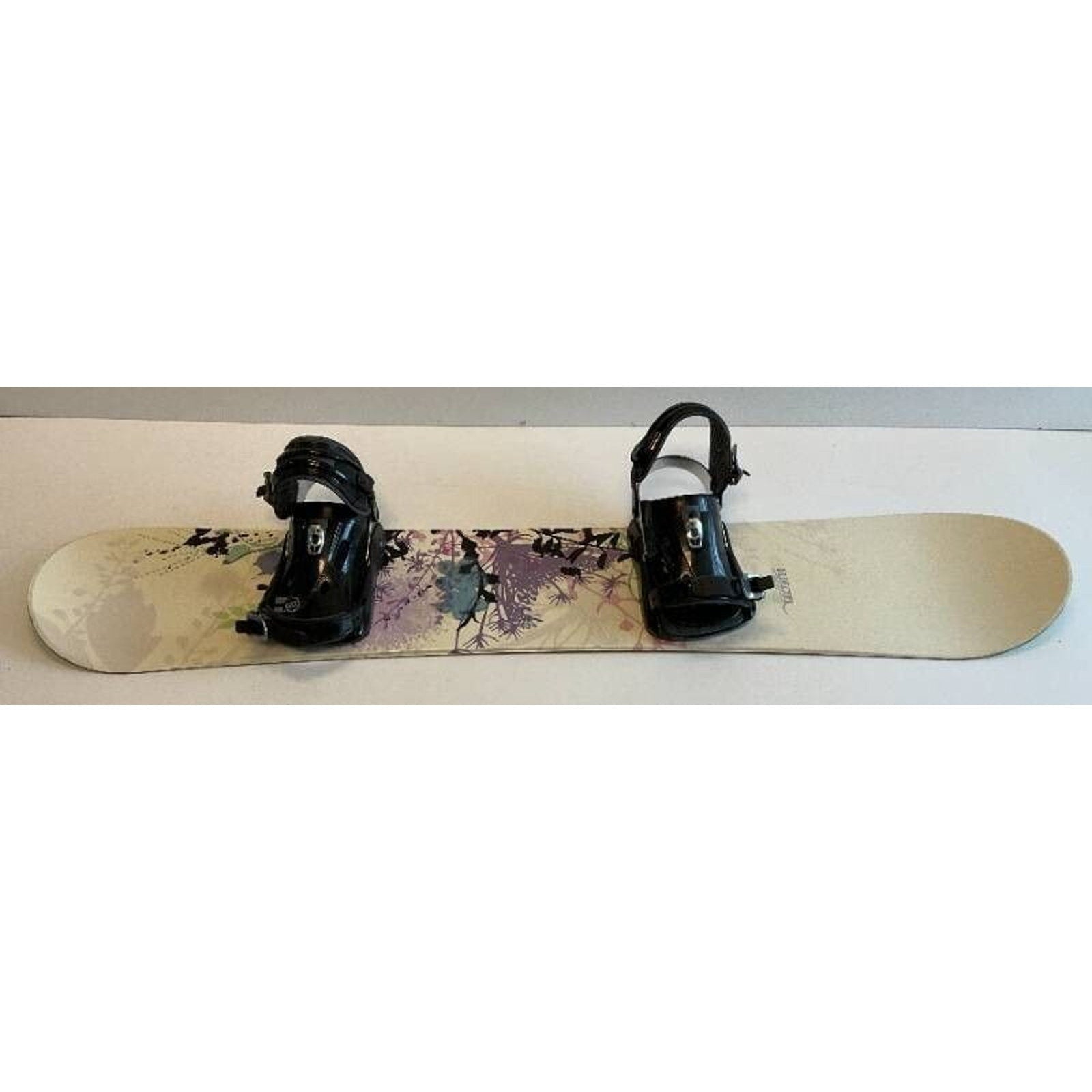 Morrow Wildflower 148cm Snowboard w/ Strap-In Bindings Women’s Rare Green Deck
