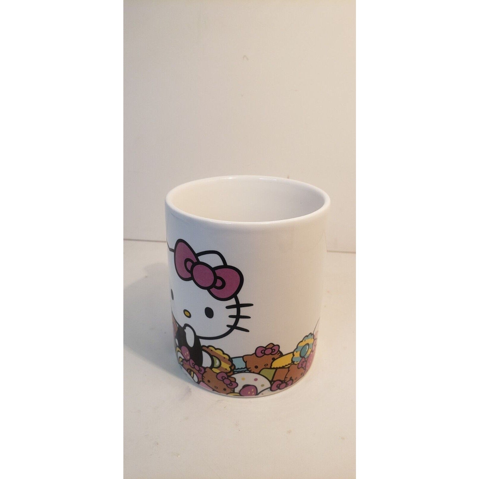 Hello Kitty Cafe Sanrio 2015 Ceramic Coffee Cup Exclusive Collectors Donuts Mug