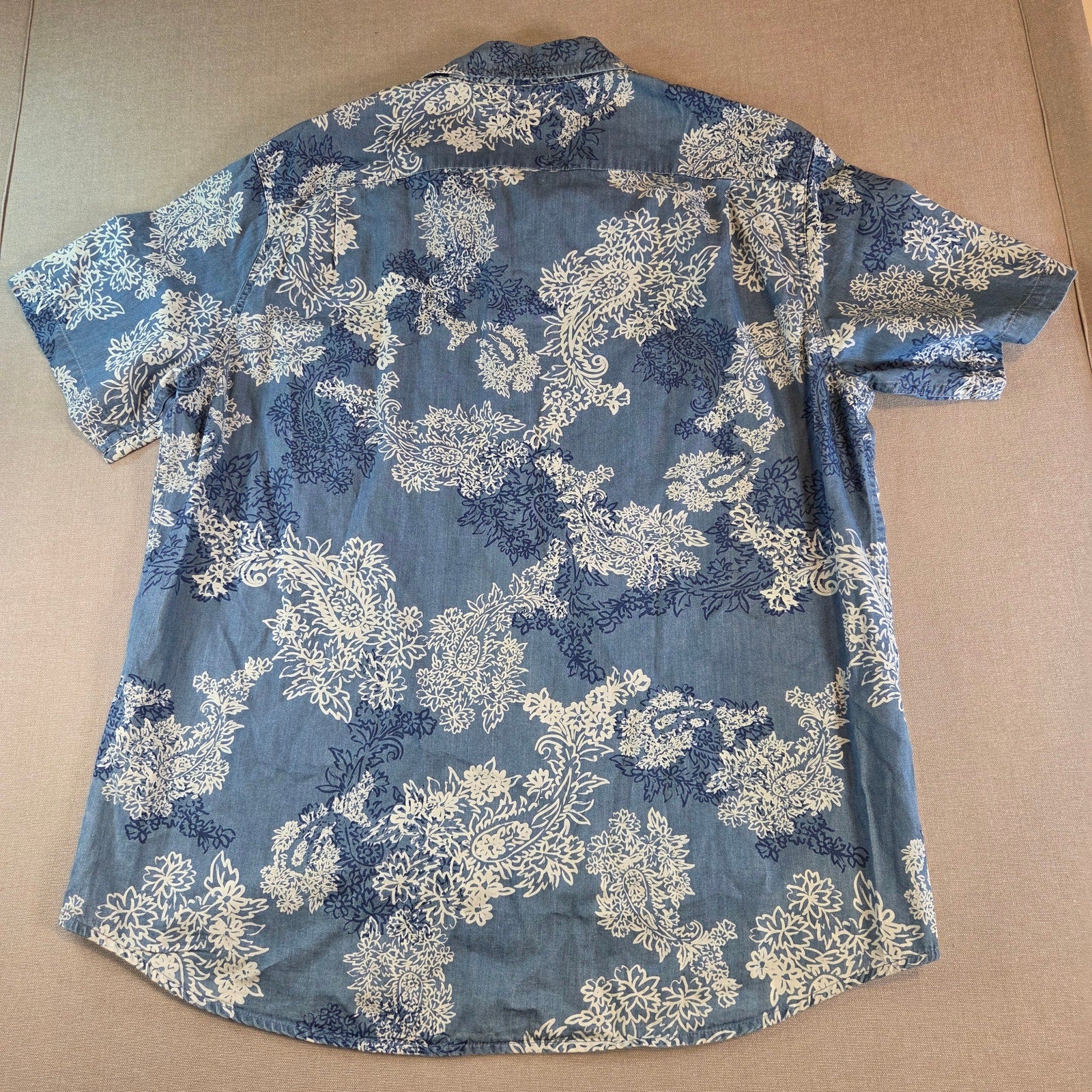 Houston White Floral Button Up Shirt L NWT Blue White Short Sleeve Casual