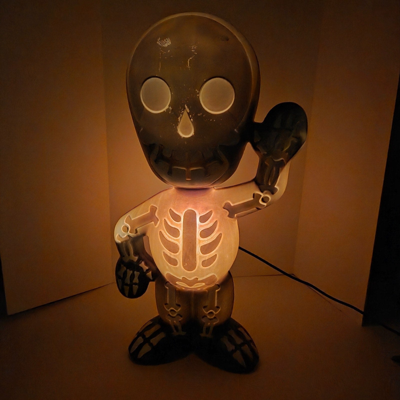 Skeleton Halloween Light-Up Decoration 24.5" Indoor Plug-In 2022 – READ