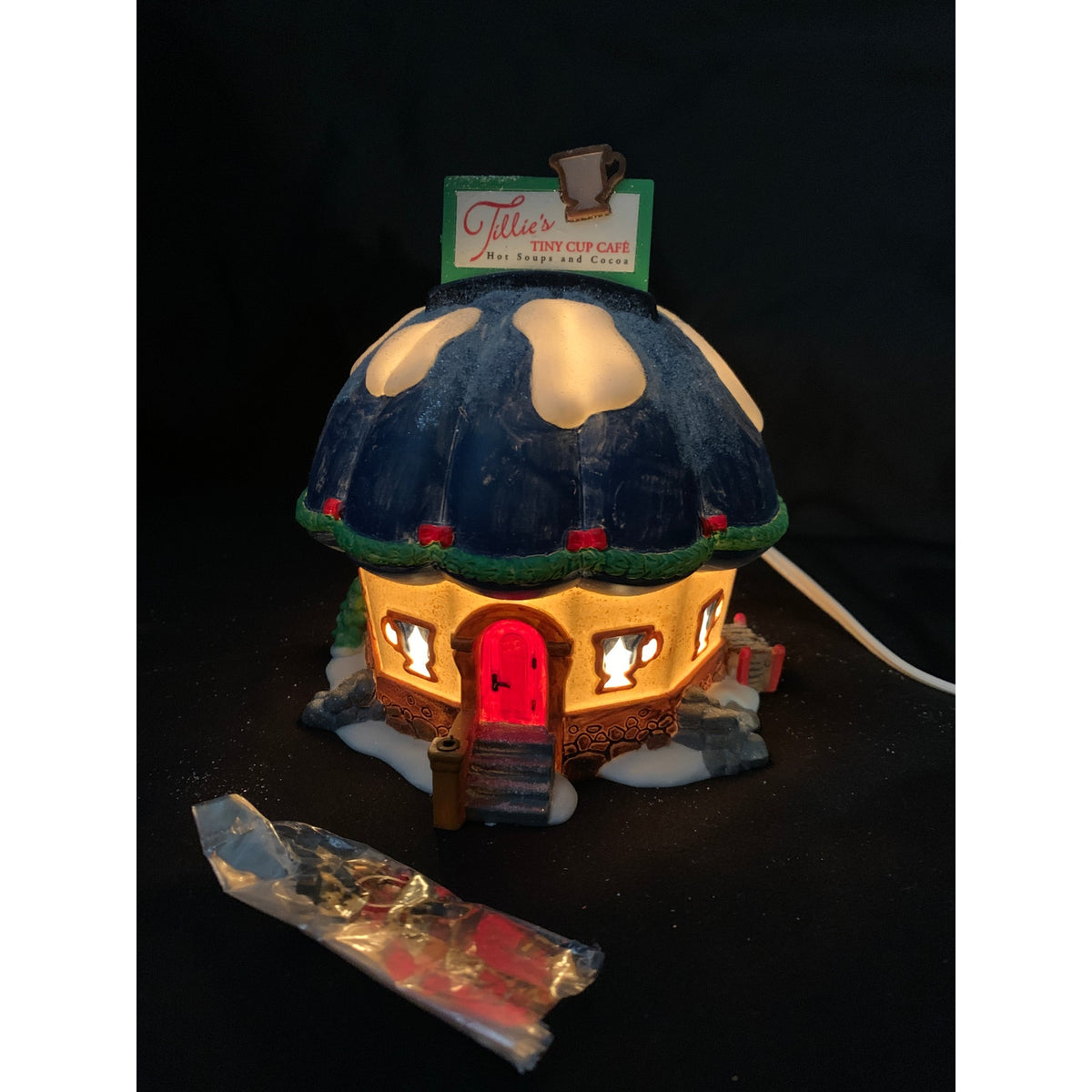 Dept 56 Tillie’s Tiny Cup Cafe 56401 North Pole Elf Land Lighted Building