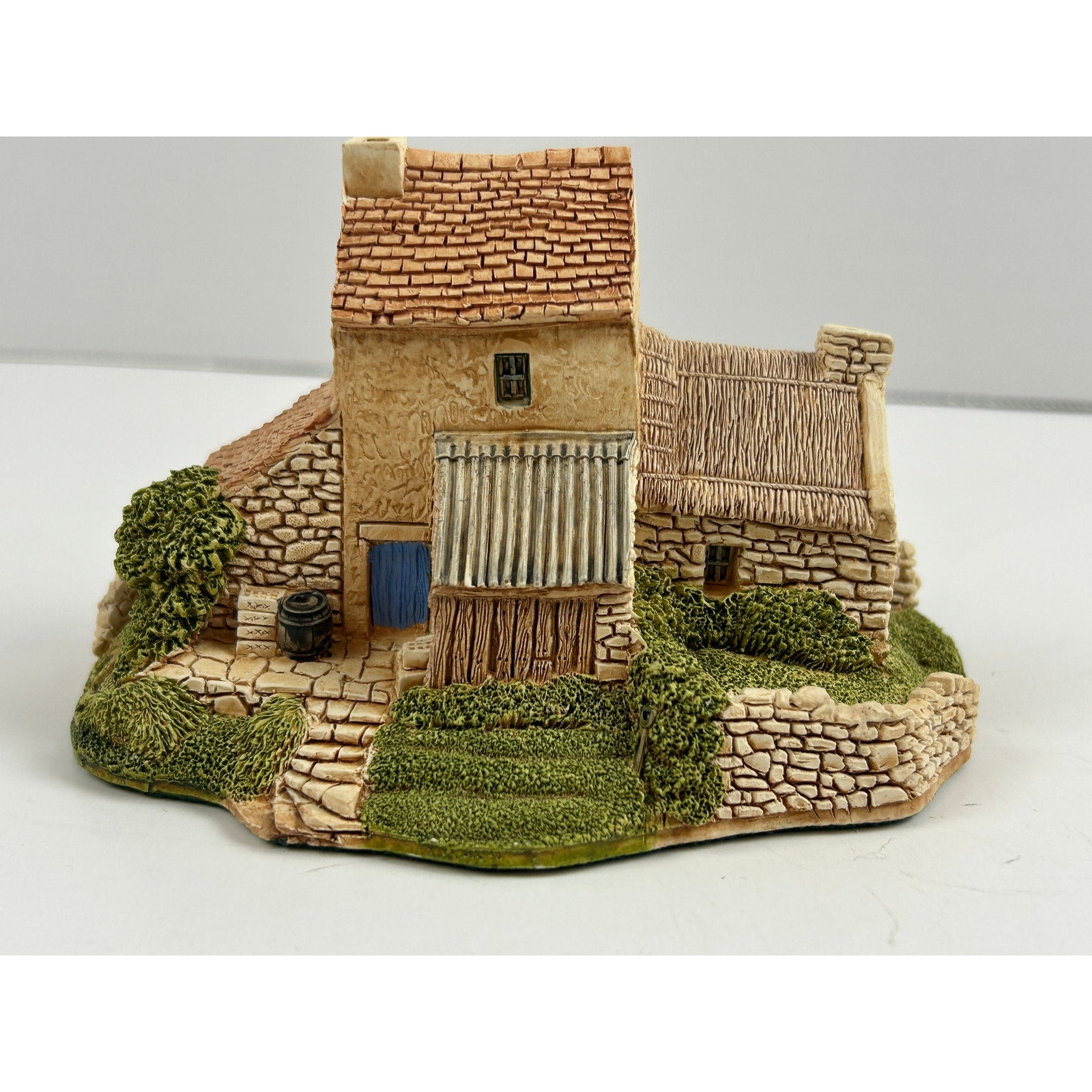 Lilliput Lane O’Lacey’s Store 1989 Irish Collection Cottage w/ Box