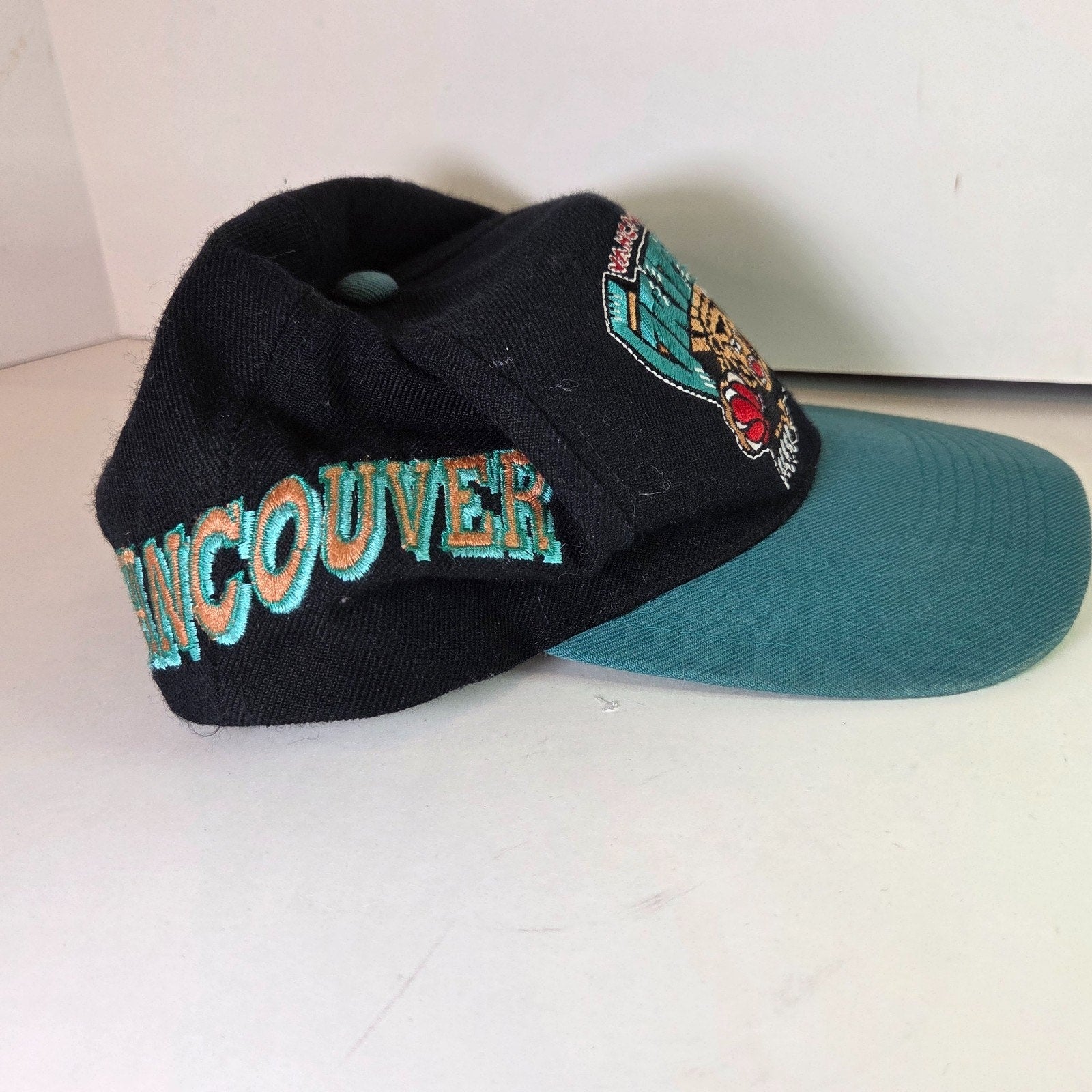 Vintage 1994 Vancouver Grizzlies Sports Specialties Snapback Hat NBA