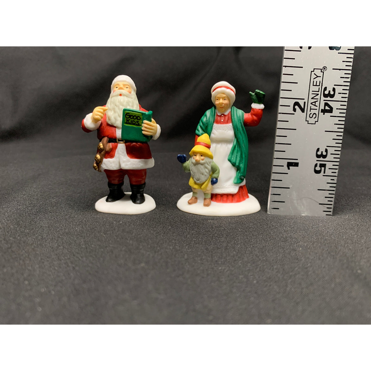 Dept 56 Santa & Mrs Claus 56090 North Pole Series Set of 2 Retired Village