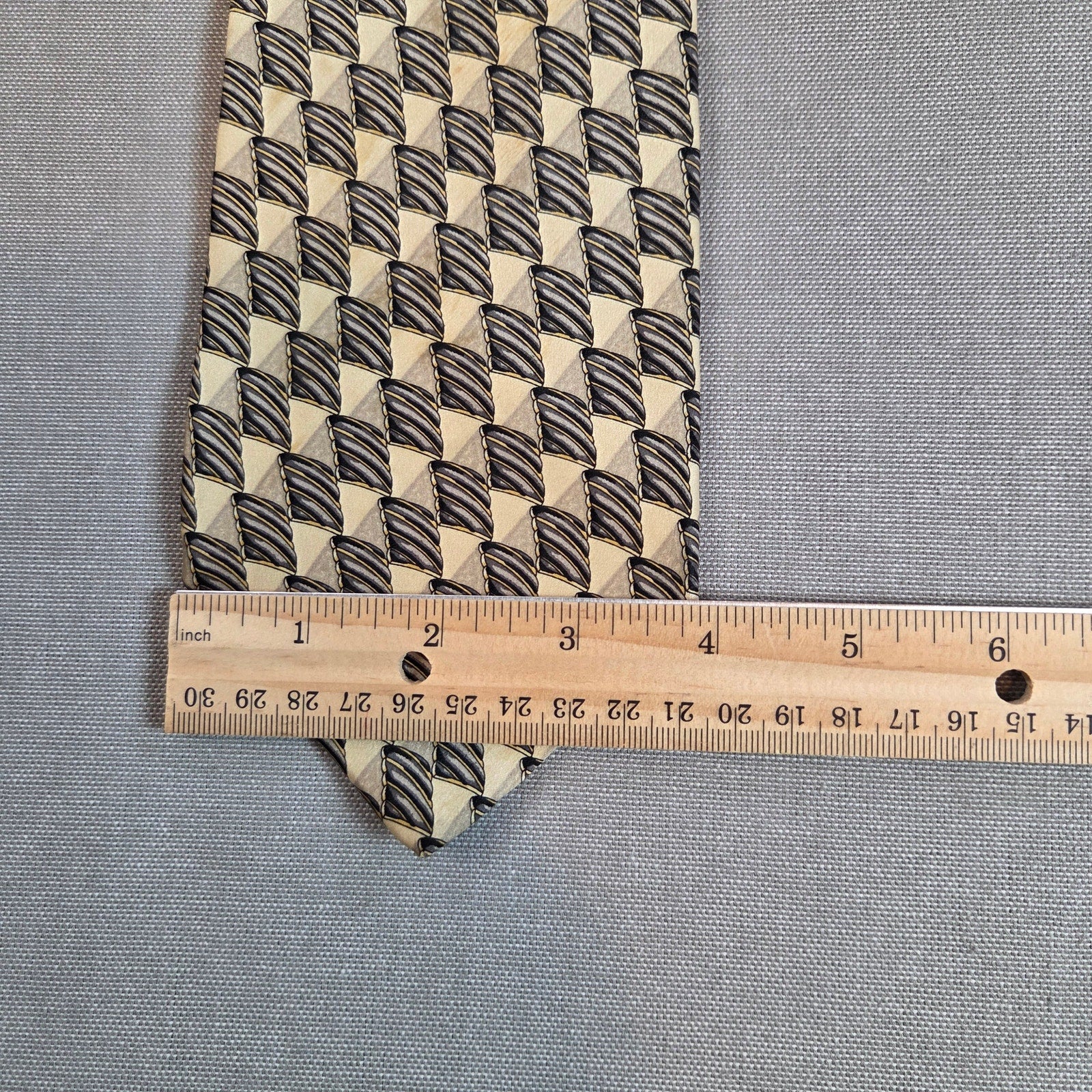 Valentino Cravatte Silk Tie Geometric Pattern Gold Black Made in Italy 58x4