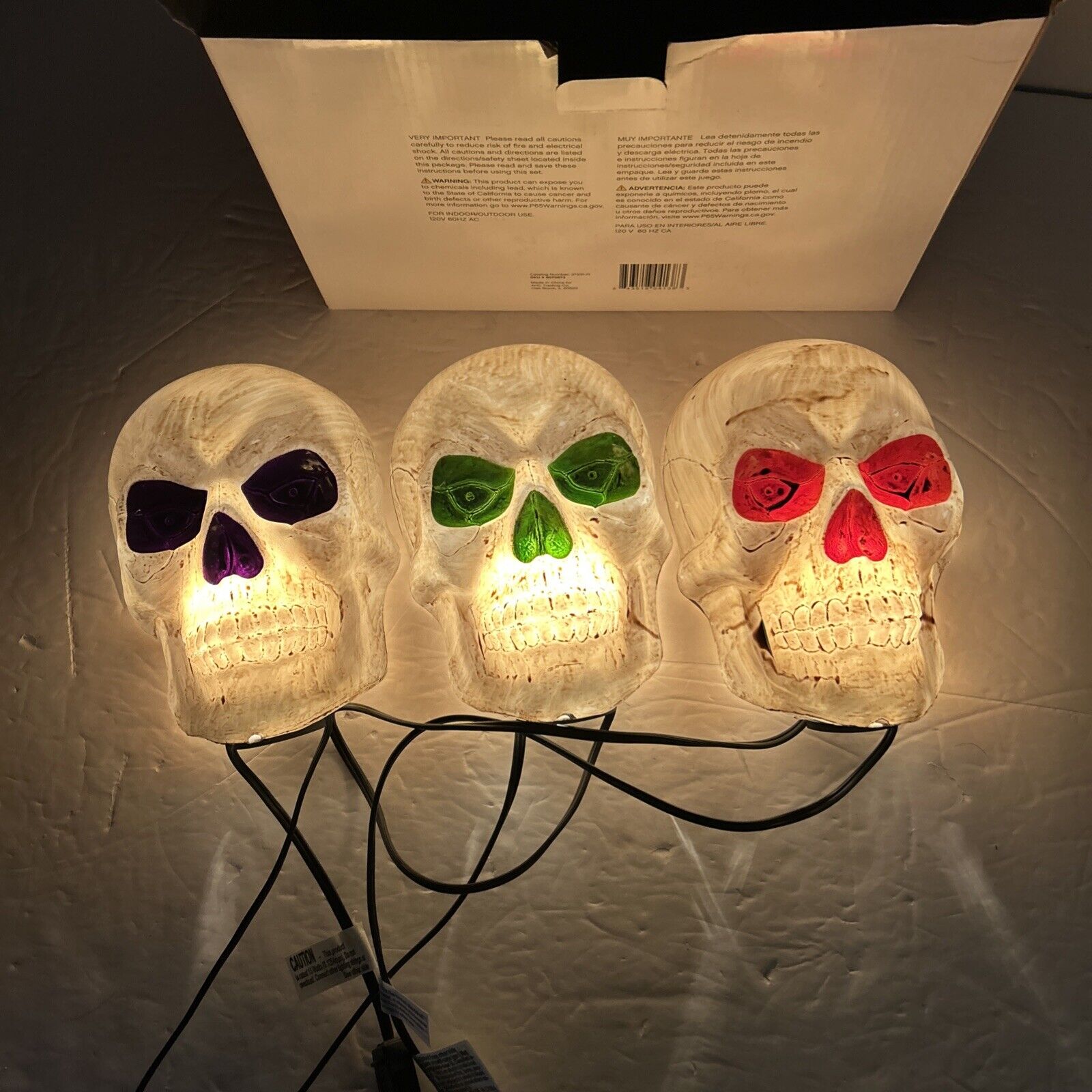 New Celebration 3 Skull Pathway Markers Halloween Outdoor Lights 3 Ft