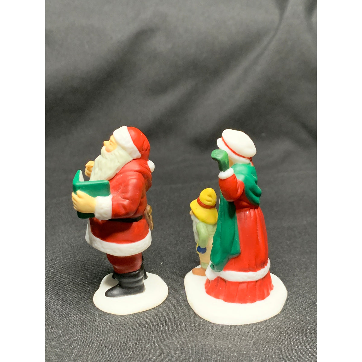 Dept 56 Santa & Mrs Claus 56090 North Pole Series Set of 2 Retired Village