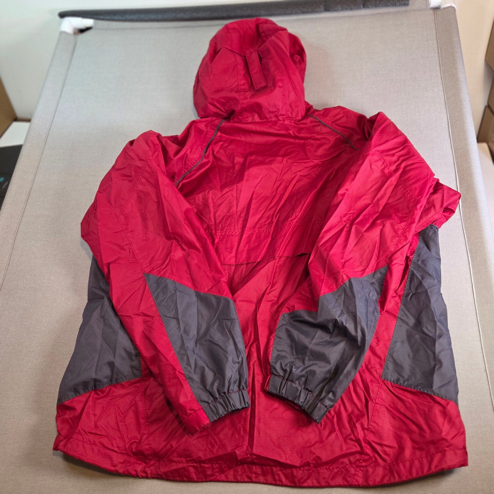 Columbia Men’s XL Red Gray Nylon Hooded Jacket Waterproof Windbreaker