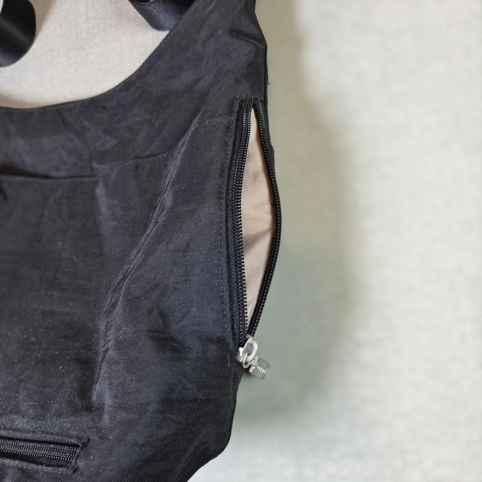 Baggallini Black Nylon Crossbody Purse Zipper Pockets Lightweight
