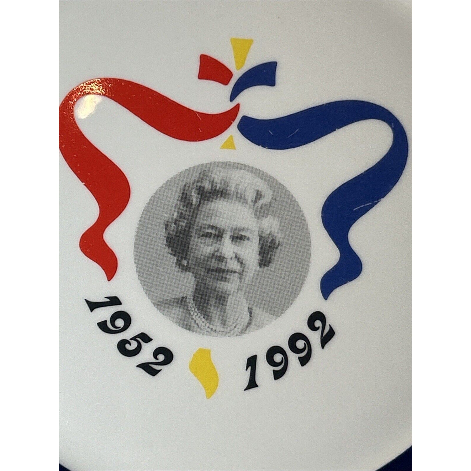 Queen Elizabeth II 1992 40th Anniversary Commemorative Plate