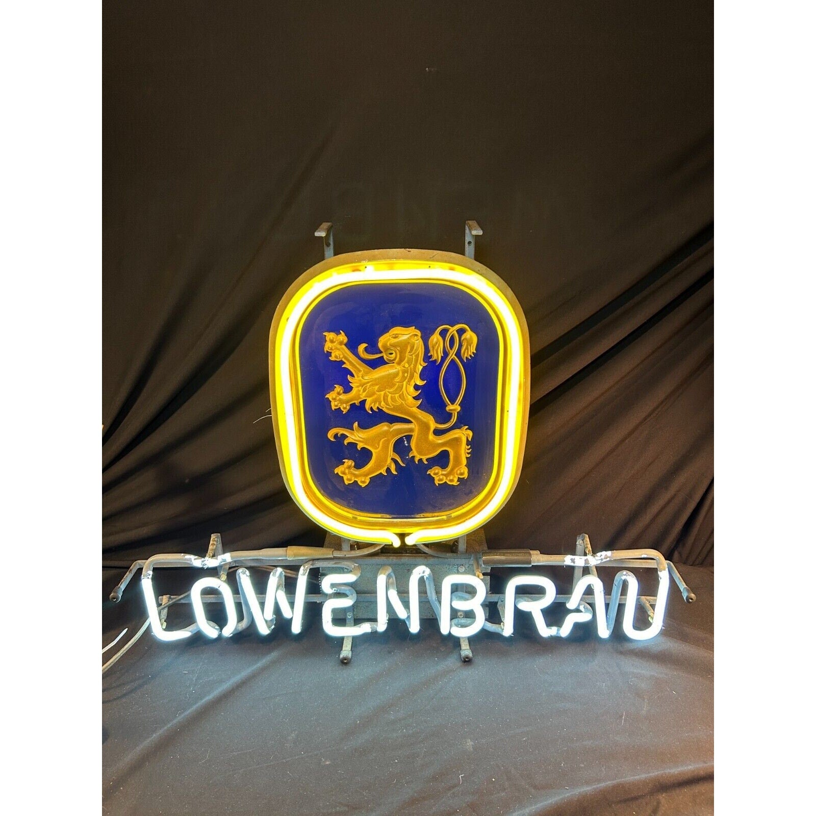 Lowenbrau Vintage Neon Beer Sign 1983 Lighted Bar Advertising USA