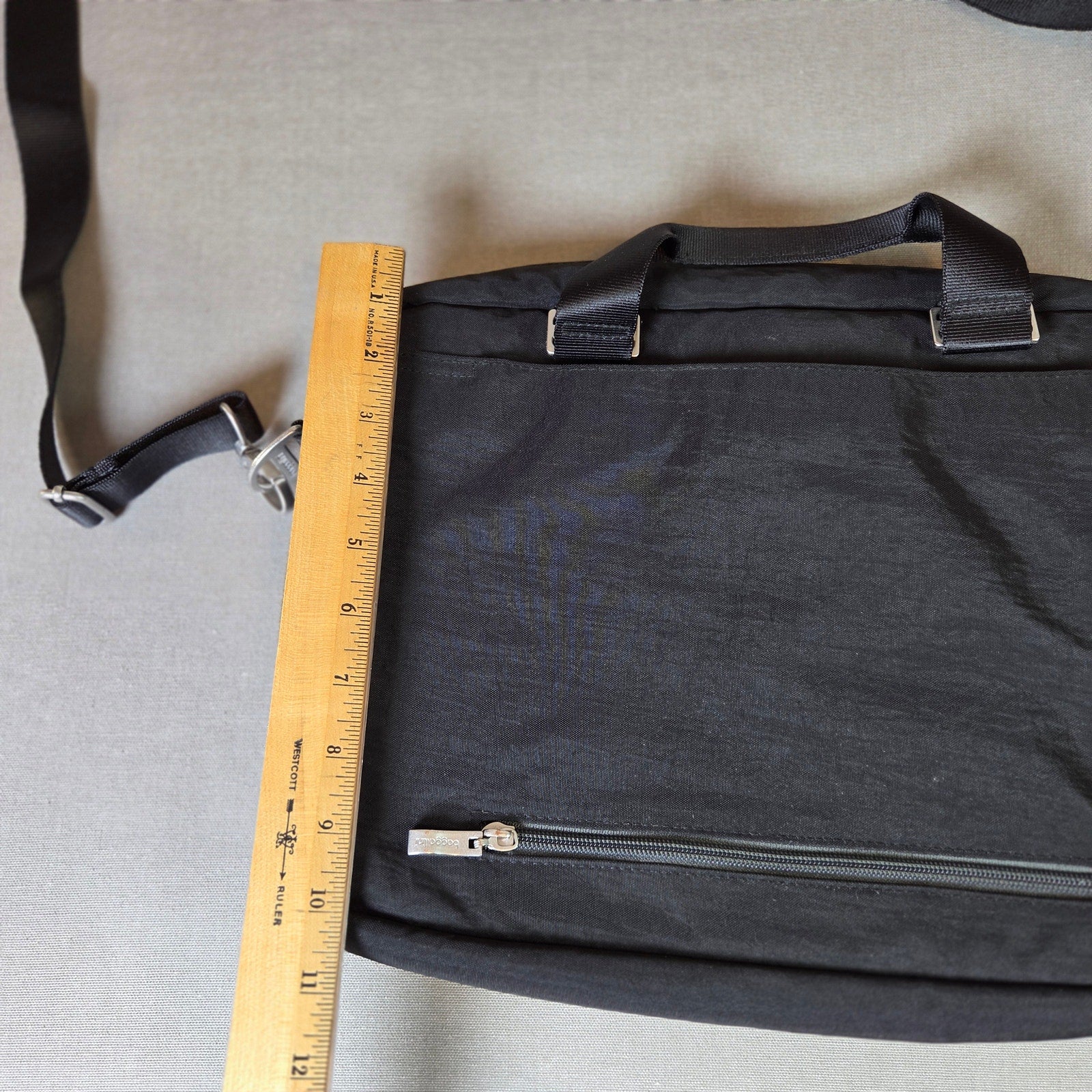 Baggallini Large Black Nylon Crossbody Laptop Travel Bag Organizer