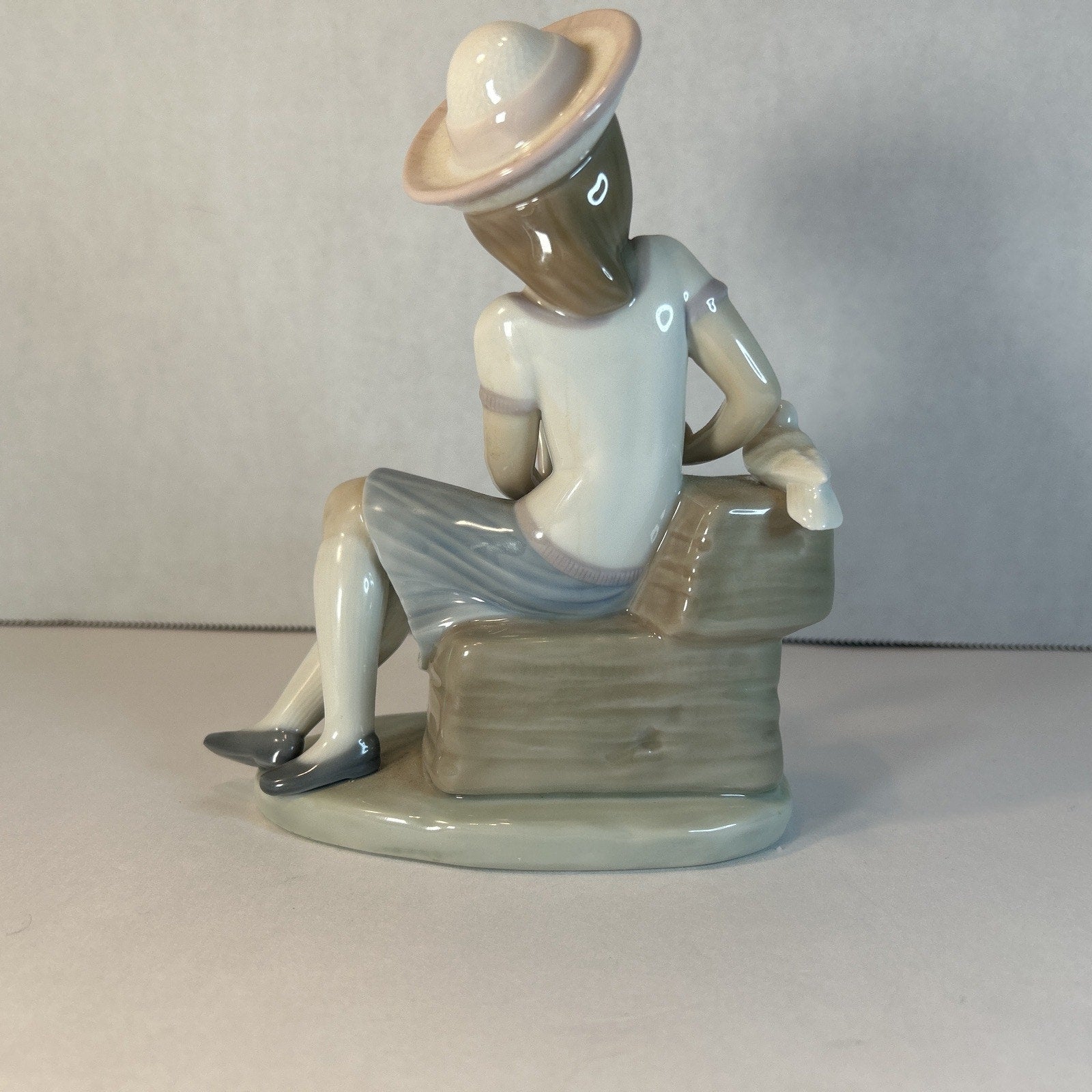 Lladró 6024 Sunday’s Child Figurine Retired Girl Reading Spain Polope EUC