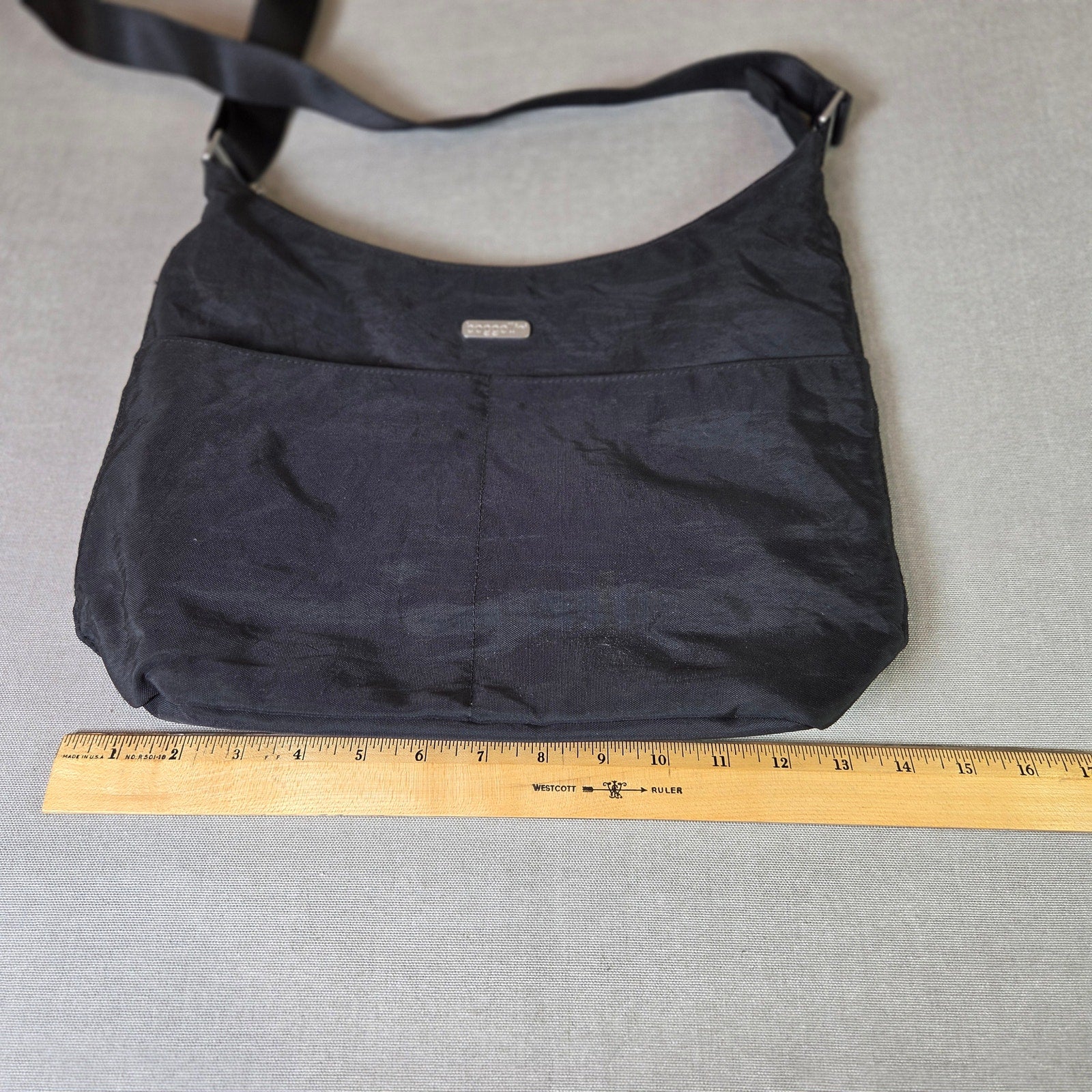 Baggallini Black Nylon Crossbody Purse Zipper Pockets Lightweight
