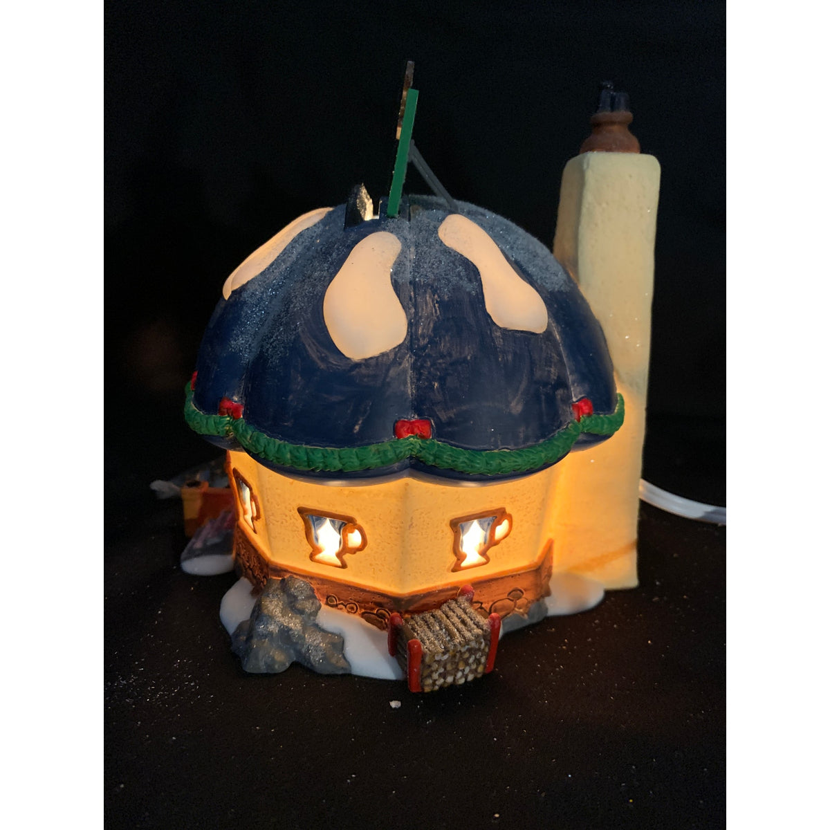 Dept 56 Tillie’s Tiny Cup Cafe 56401 North Pole Elf Land Lighted Building