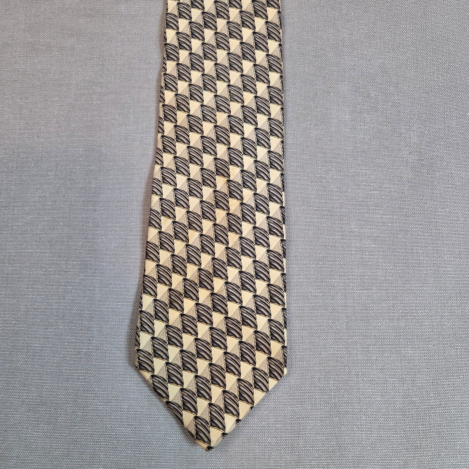 Valentino Cravatte Silk Tie Geometric Pattern Gold Black Made in Italy 58x4