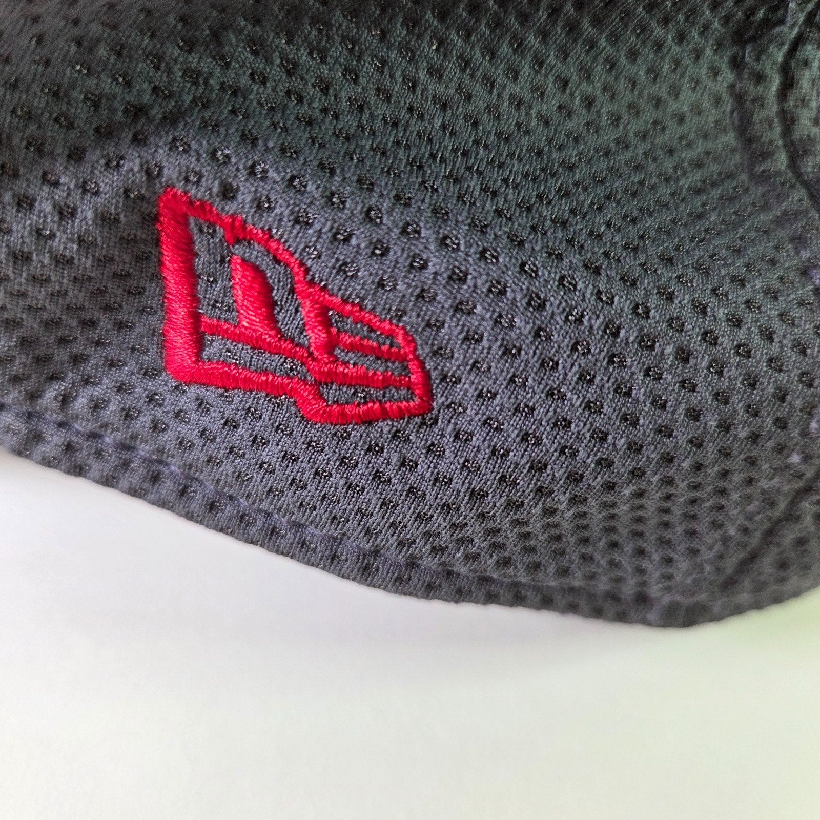 Wisconsin Badgers New Era 39THIRTY Fitted Hat Gray Mesh Size S/M Stretch Fit