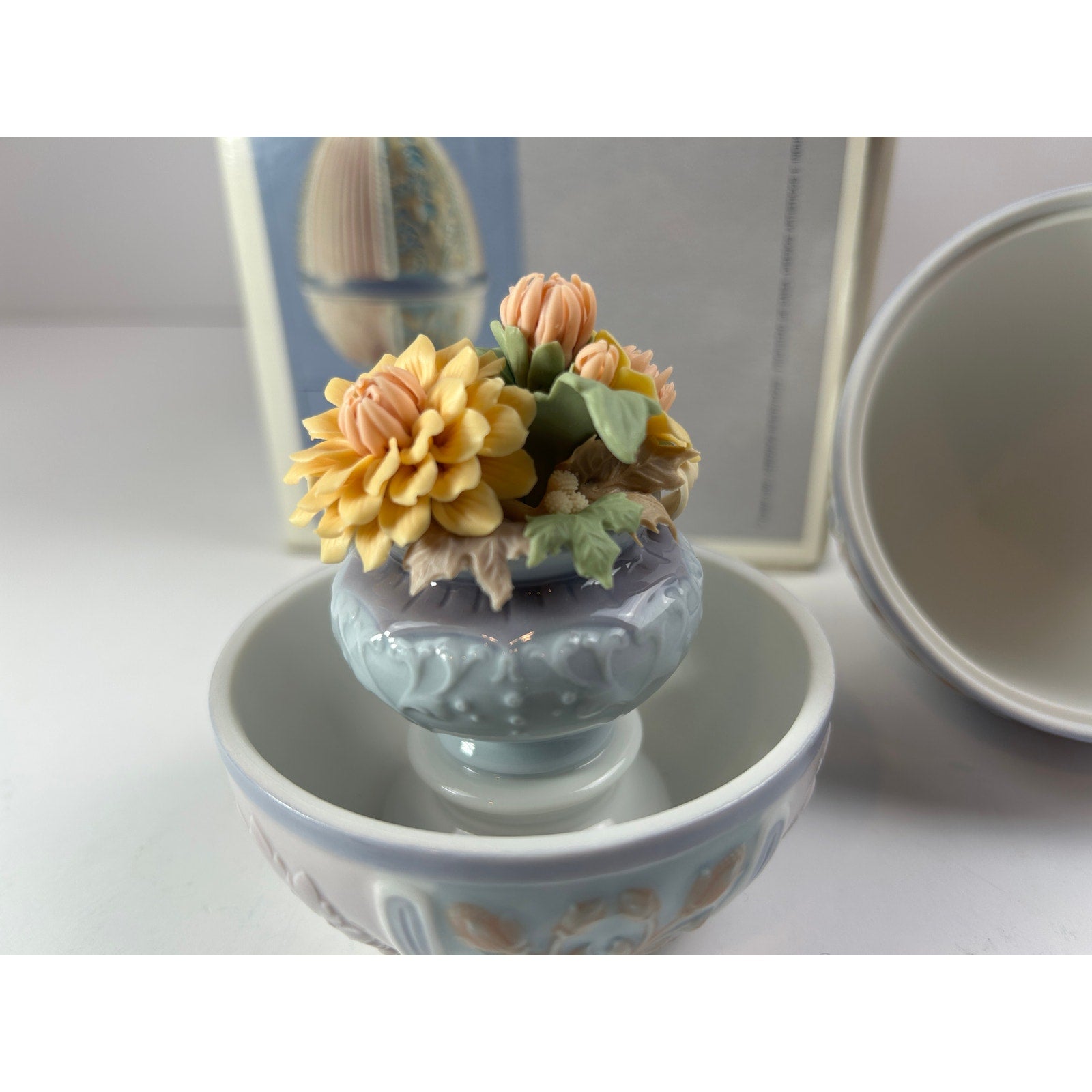 Lladró 06294 Fall Egg Porcelain Four Seasons Surprise Retired 2001 w/ Box