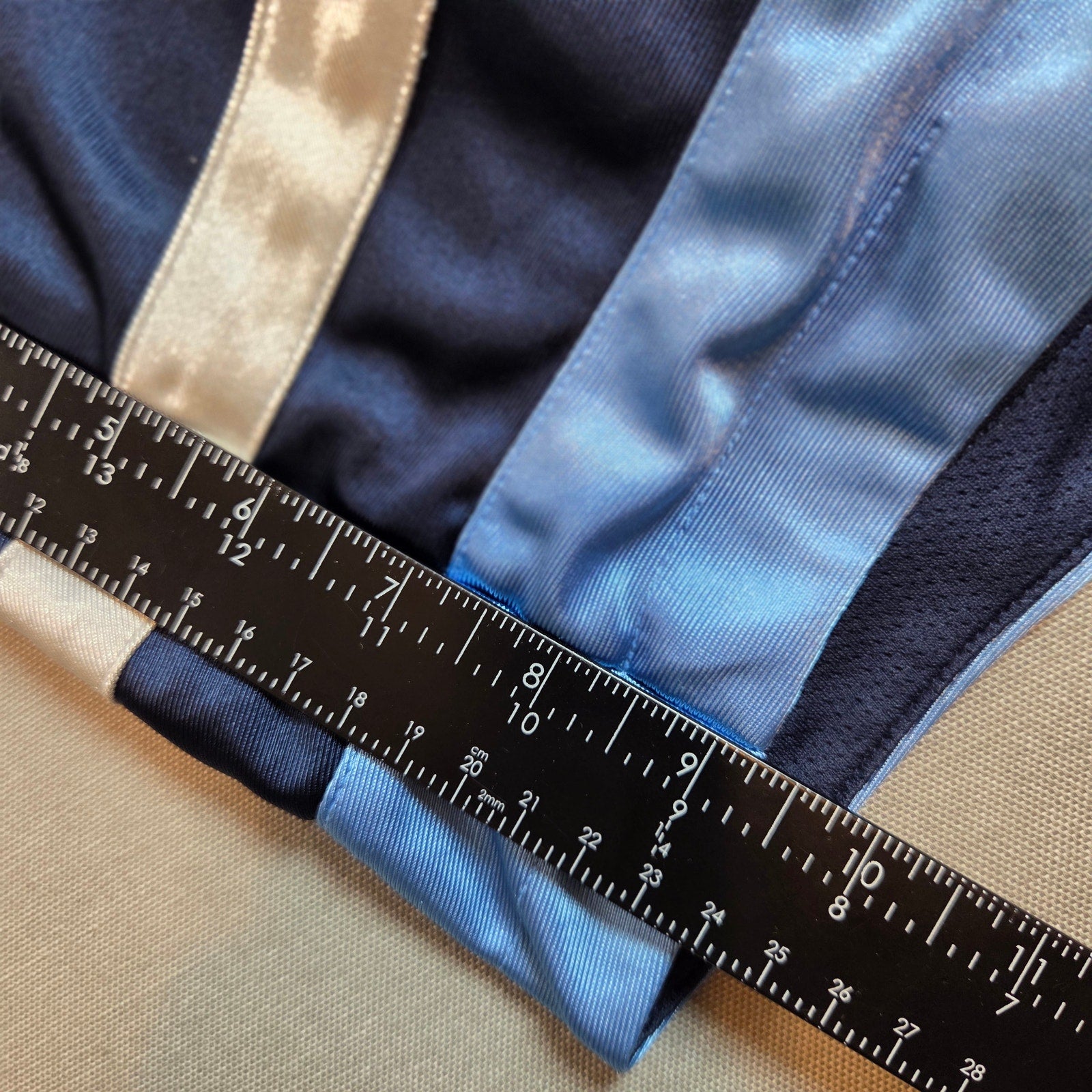 Nike Two-Tone Basketball Shorts Blue Satin Stripe Mesh Drawstring Men’s L