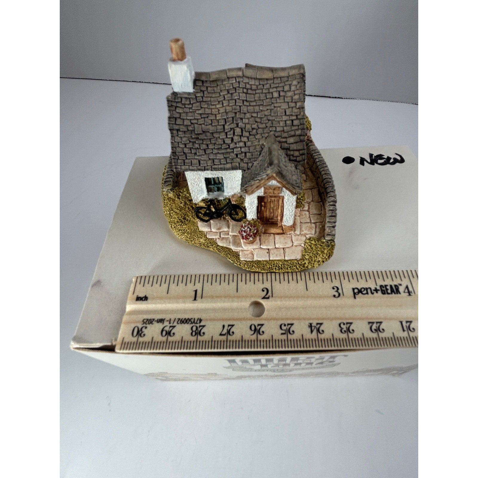 Lilliput Lane “St. Columba’s School” Signed Cottage Boxed with Deed