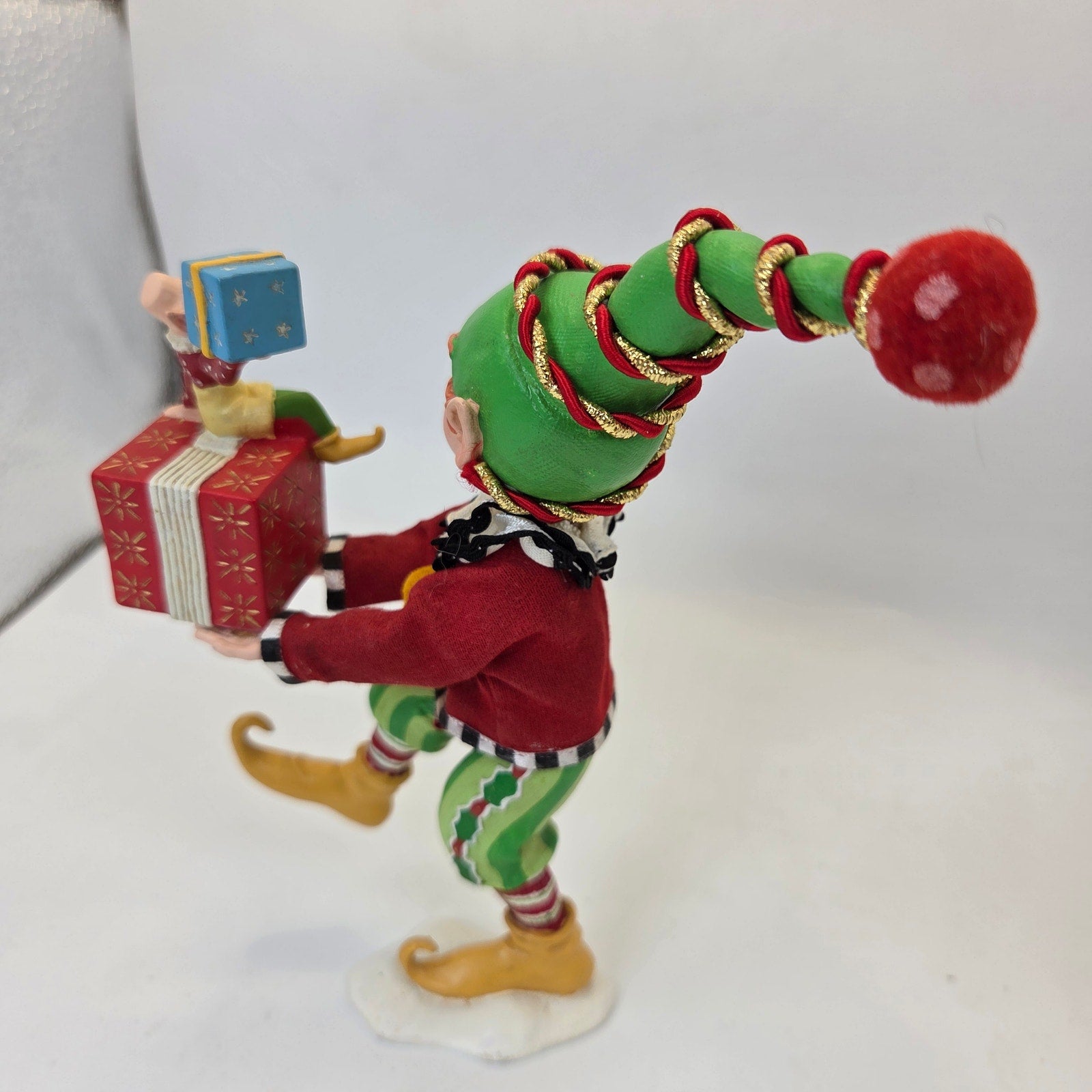 KSA Collectibles Christmas Elf Holding Gift Present Figurine Holiday Decor