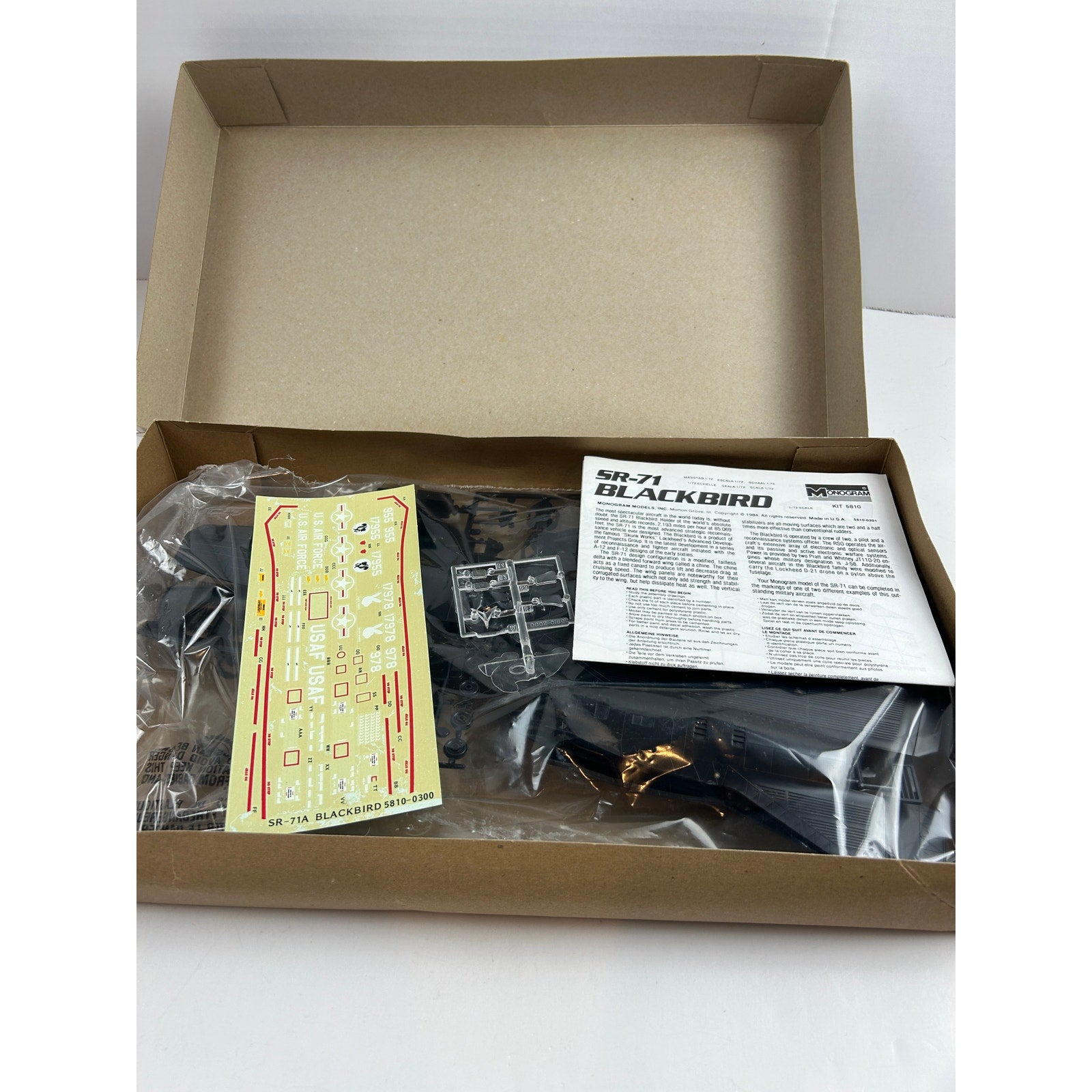 Revell SR-71 Blackbird 1:72 Scale Model Kit 85-5810 2004 Release Sealed Inside