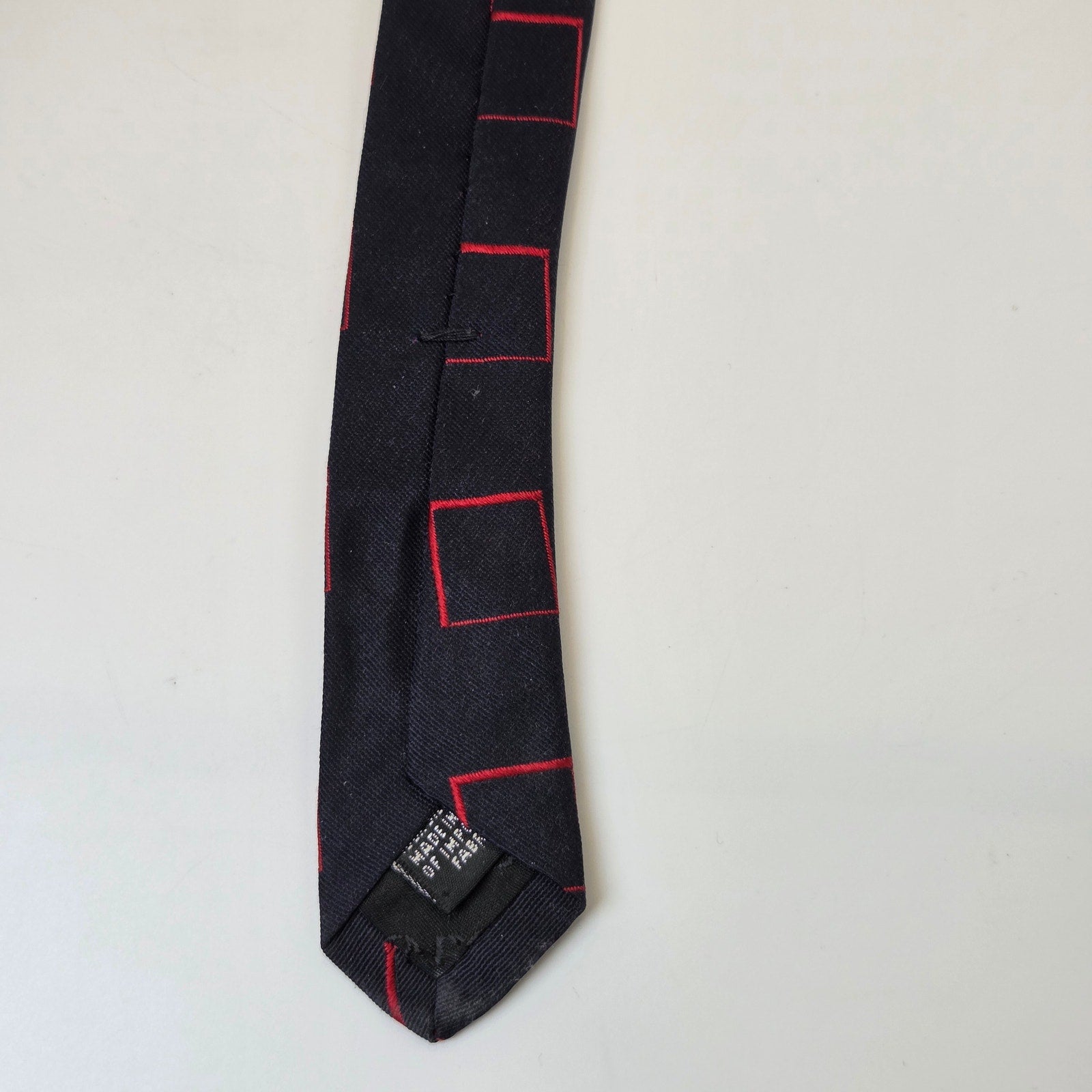 DKNY Silk Tie Navy Blue Red Square Geometric 3.75 Classic 57 Mens USA