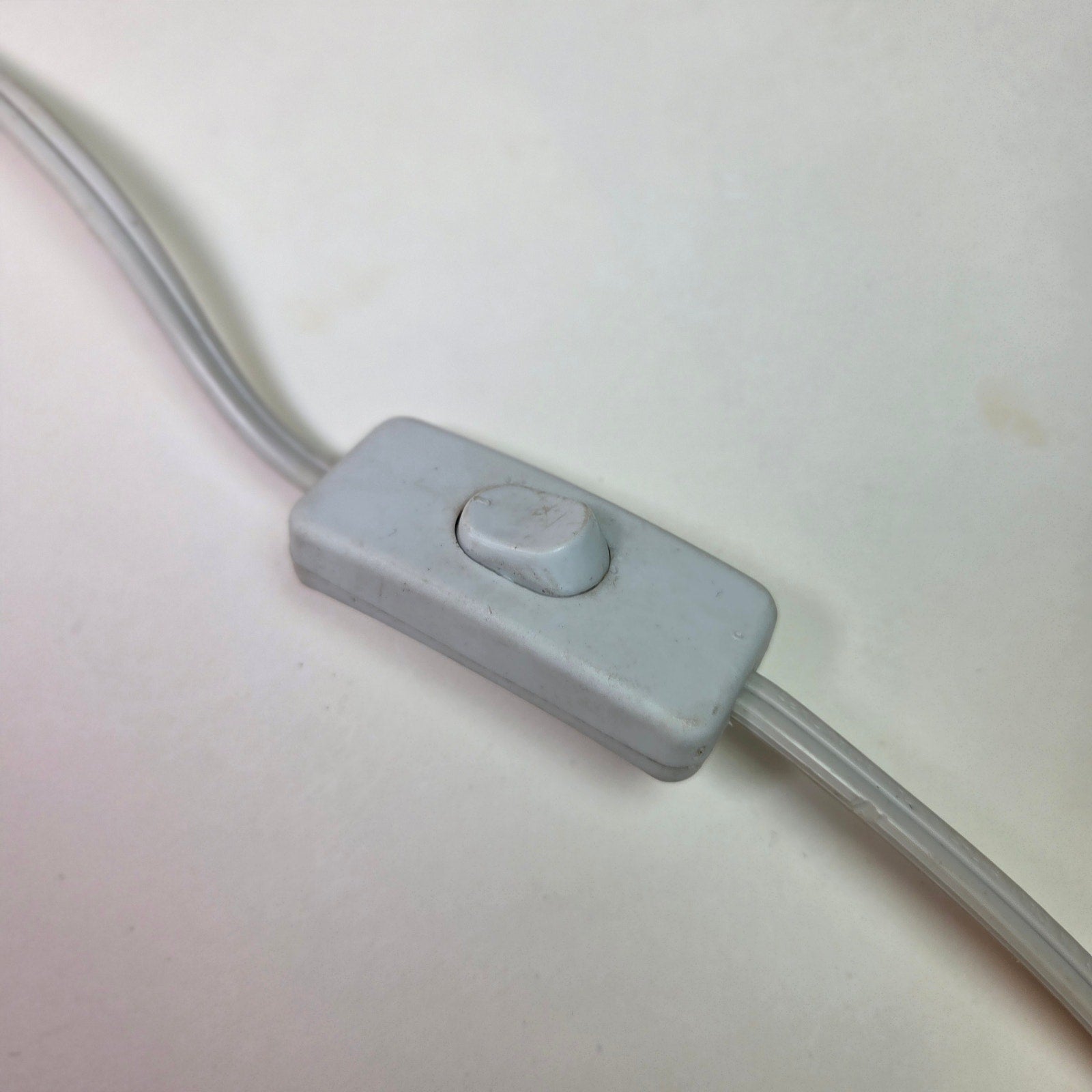 Retro Red Metal Cutout Table Lamp, 19.5″ Tall, Plug-In, Mid-Century Style