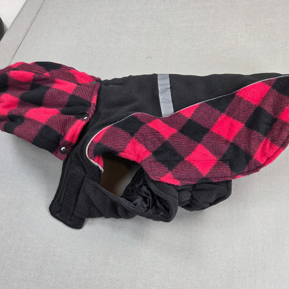 Koeson Dog Winter Coat Medium Red Black Buffalo Plaid Reflective Hooded Jacket