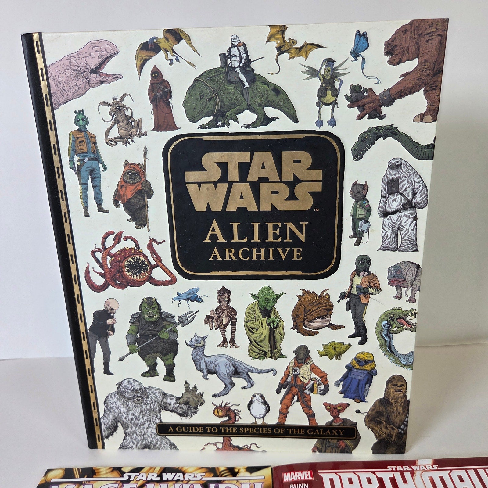 Star Wars Book & Marvel Comic Lot Alien Archive Mace Windu Darth Maul (3)