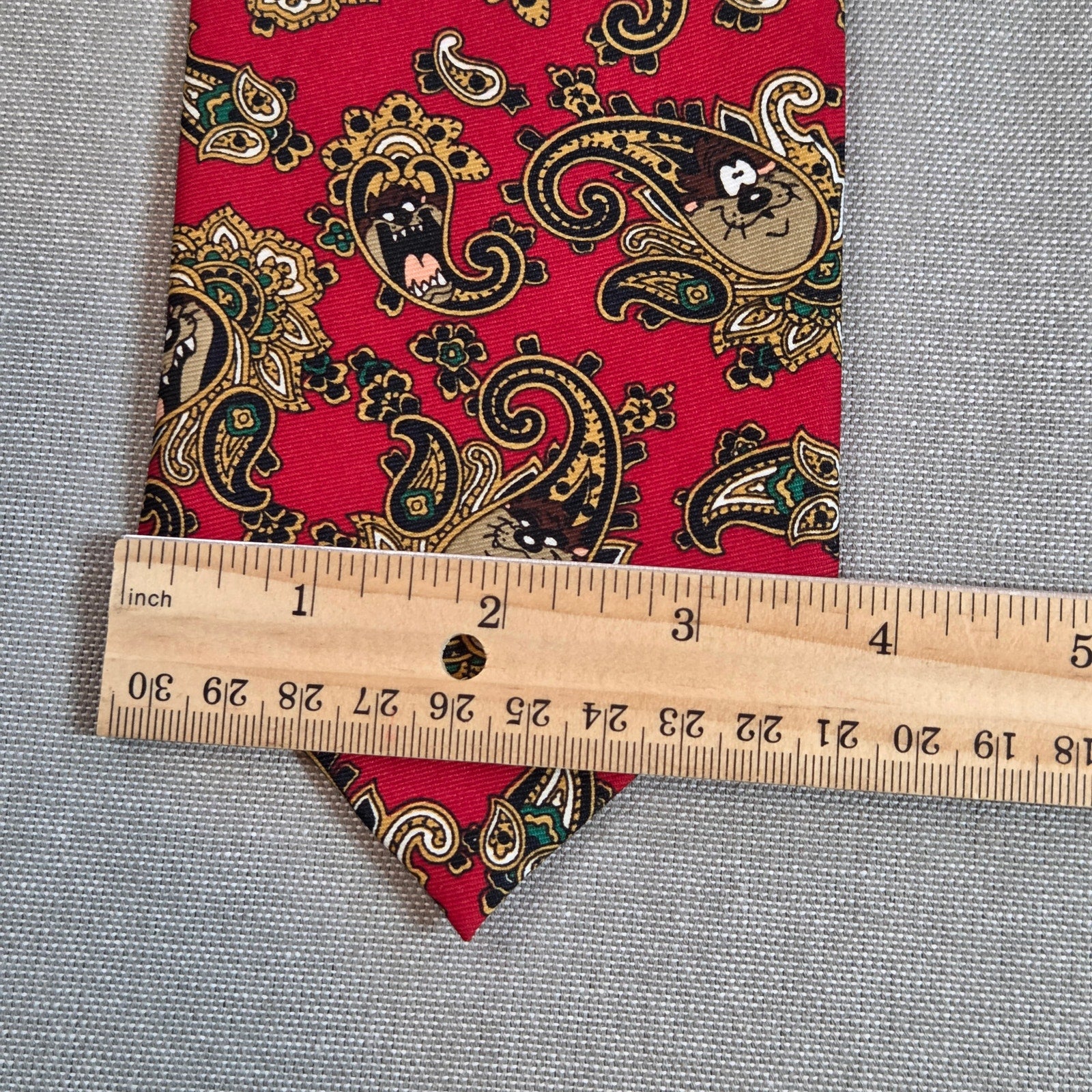 Vintage 1997 Taz Devil Looney Tunes Paisley Tie Red Gold WB Novelty 57x3.75