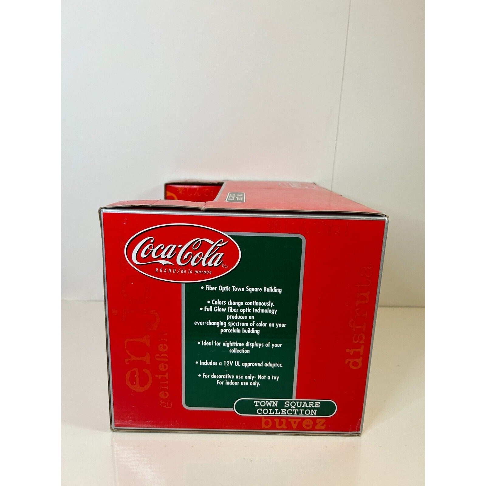Coca-Cola Town Square 2002 Ginny’s Diner Lighted Building NIB