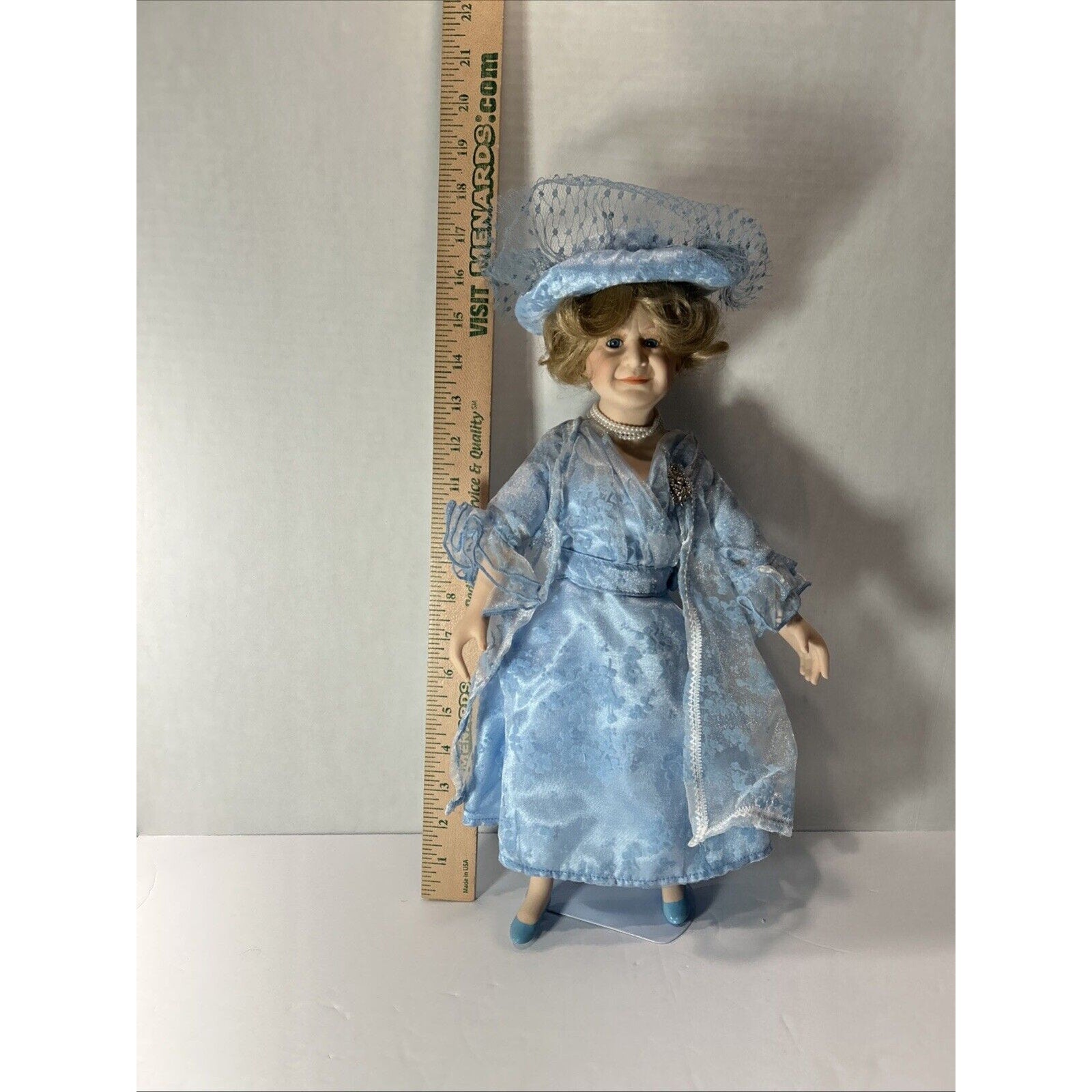 Show Stoppers Queen Mother 17" Porcelain Doll with Stand – British Royalty VTG