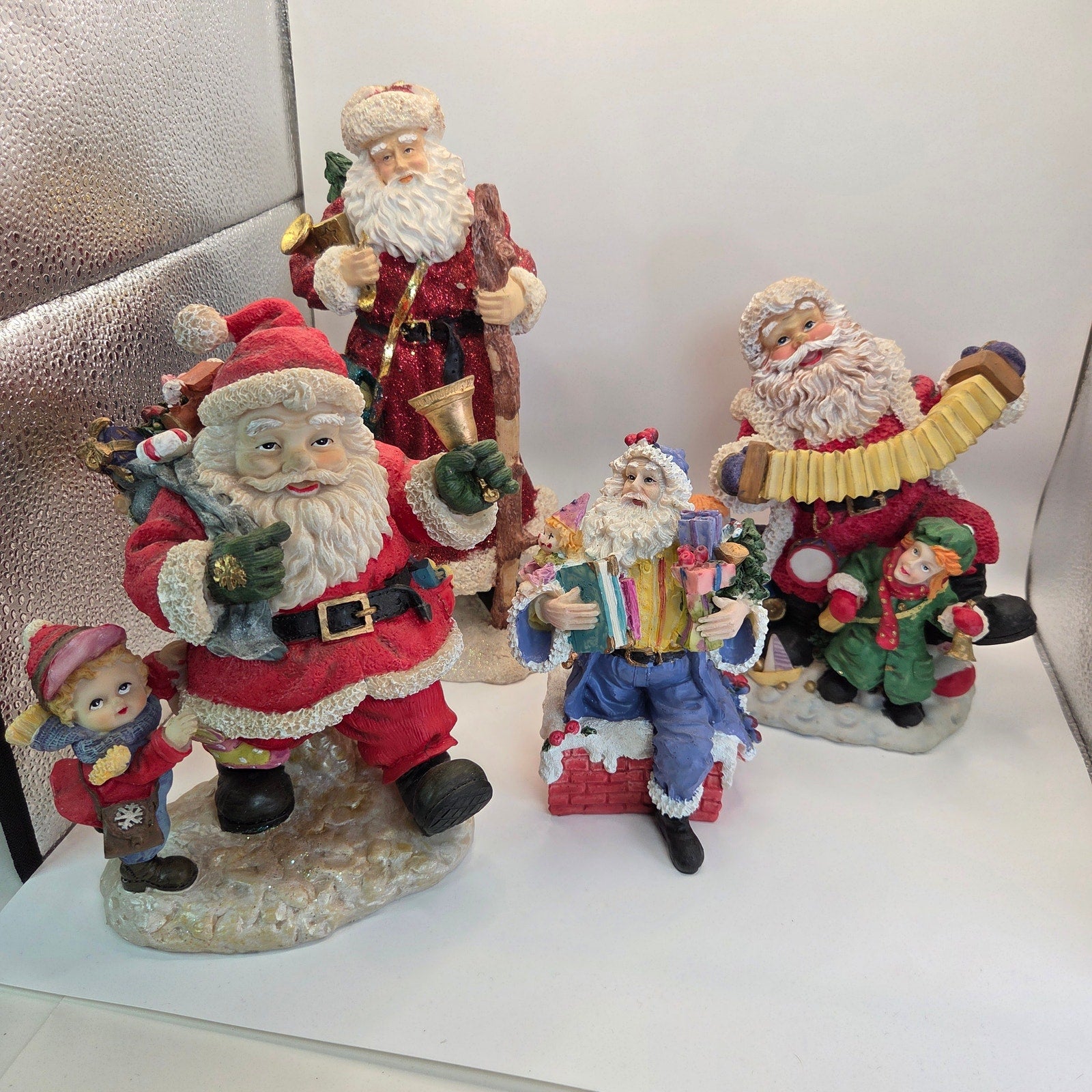 Lot of 4 Santa Claus Figurines – Resin Christmas Holiday Décor