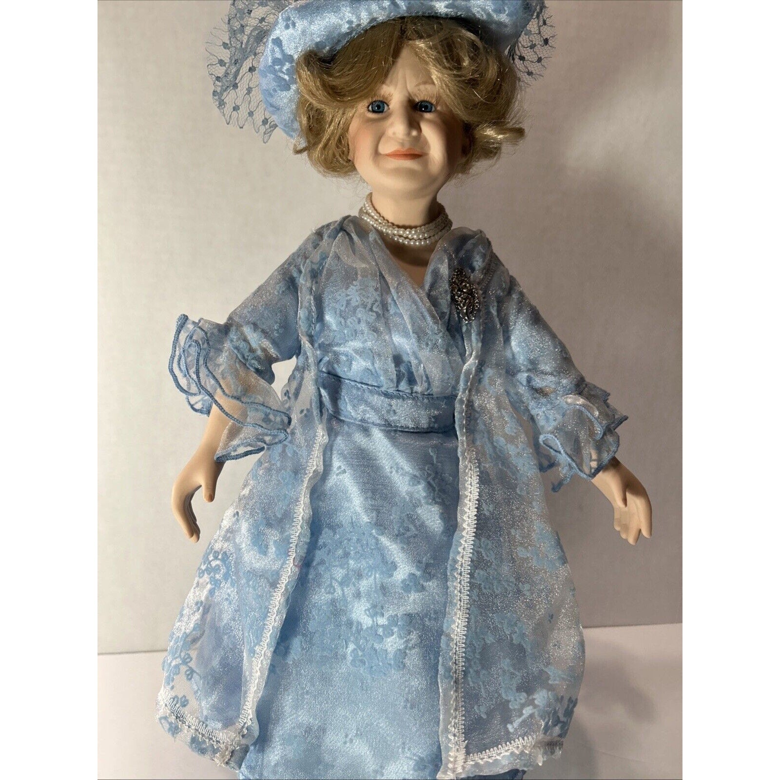 Show Stoppers Queen Mother 17" Porcelain Doll with Stand – British Royalty VTG