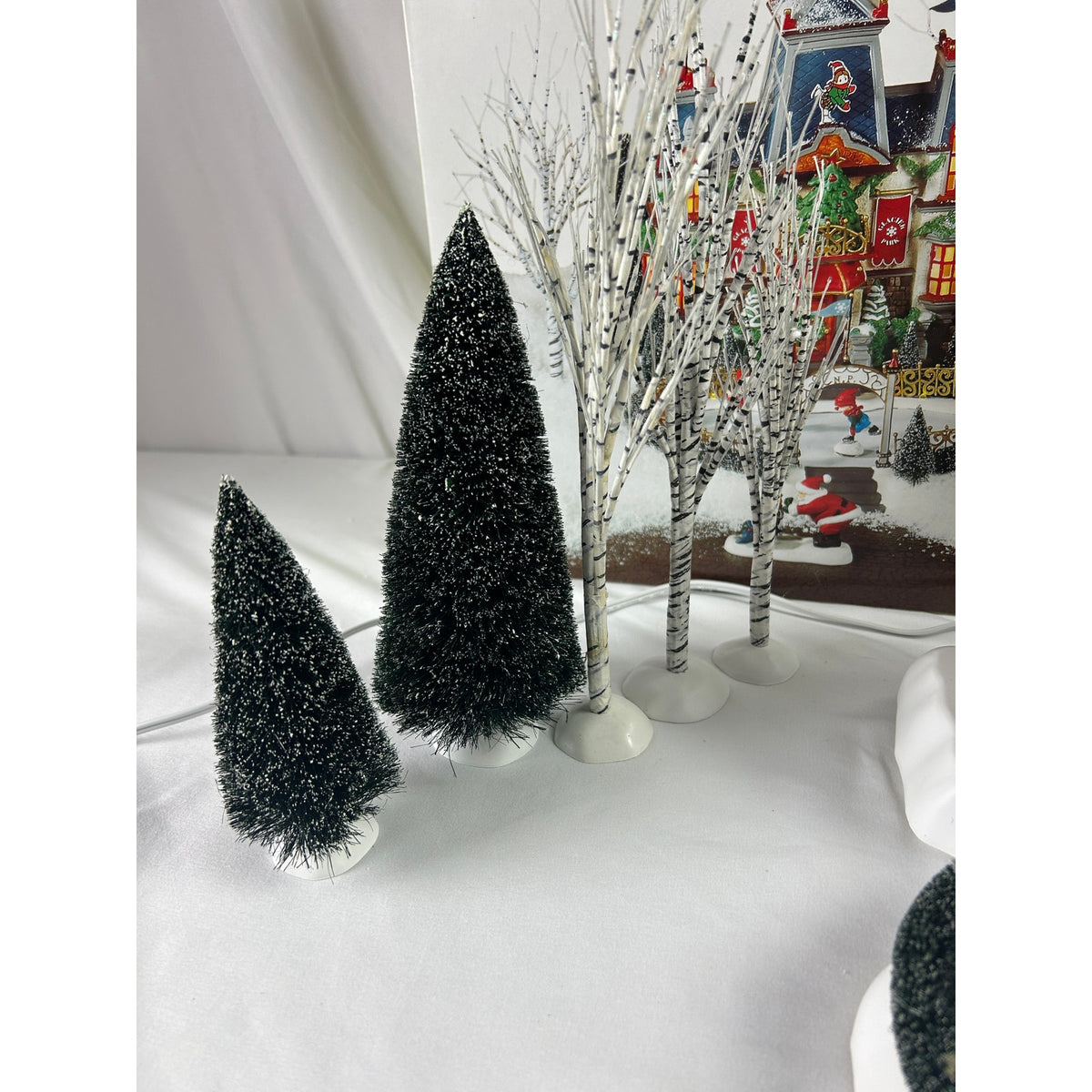 Dept 56 Glacier Park Pavilion 56745 North Pole Animated Skating Rink Complete