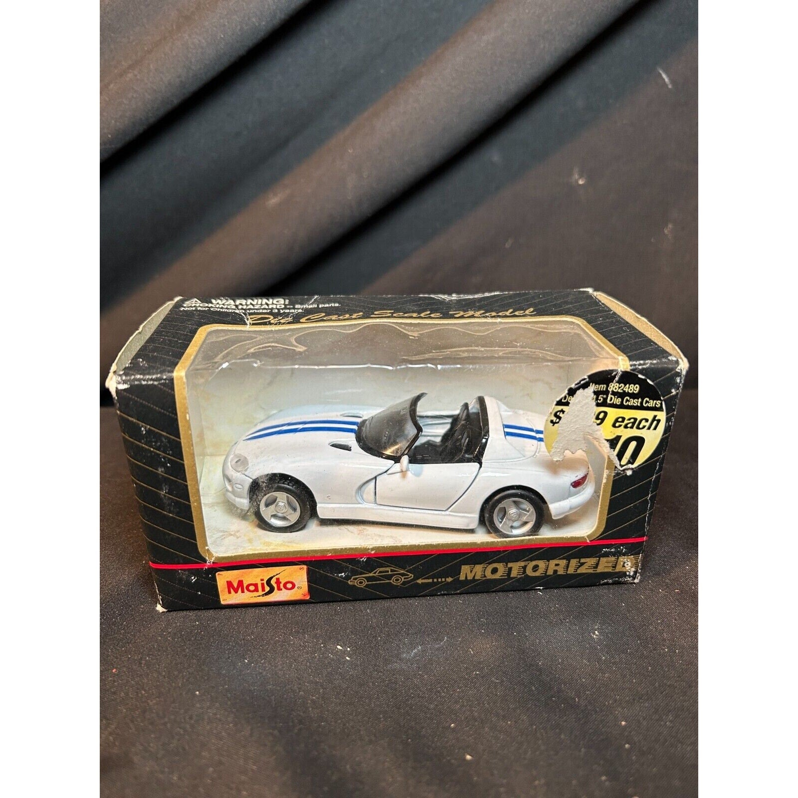 Maisto Motorized Toy Model Muscle Car 1995 Dodge Viper Convertible