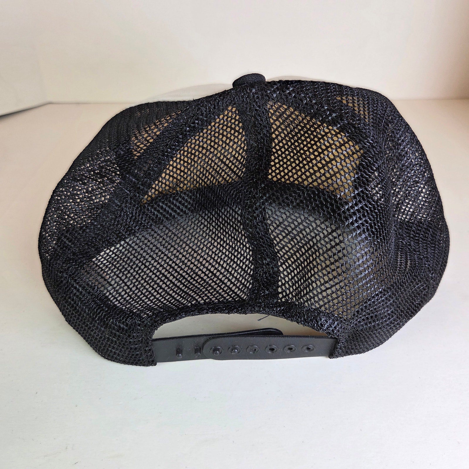 Vintage Sportsman’s Bar & Grill Tower MN Trucker Hat Snapback 80s Mesh Cap