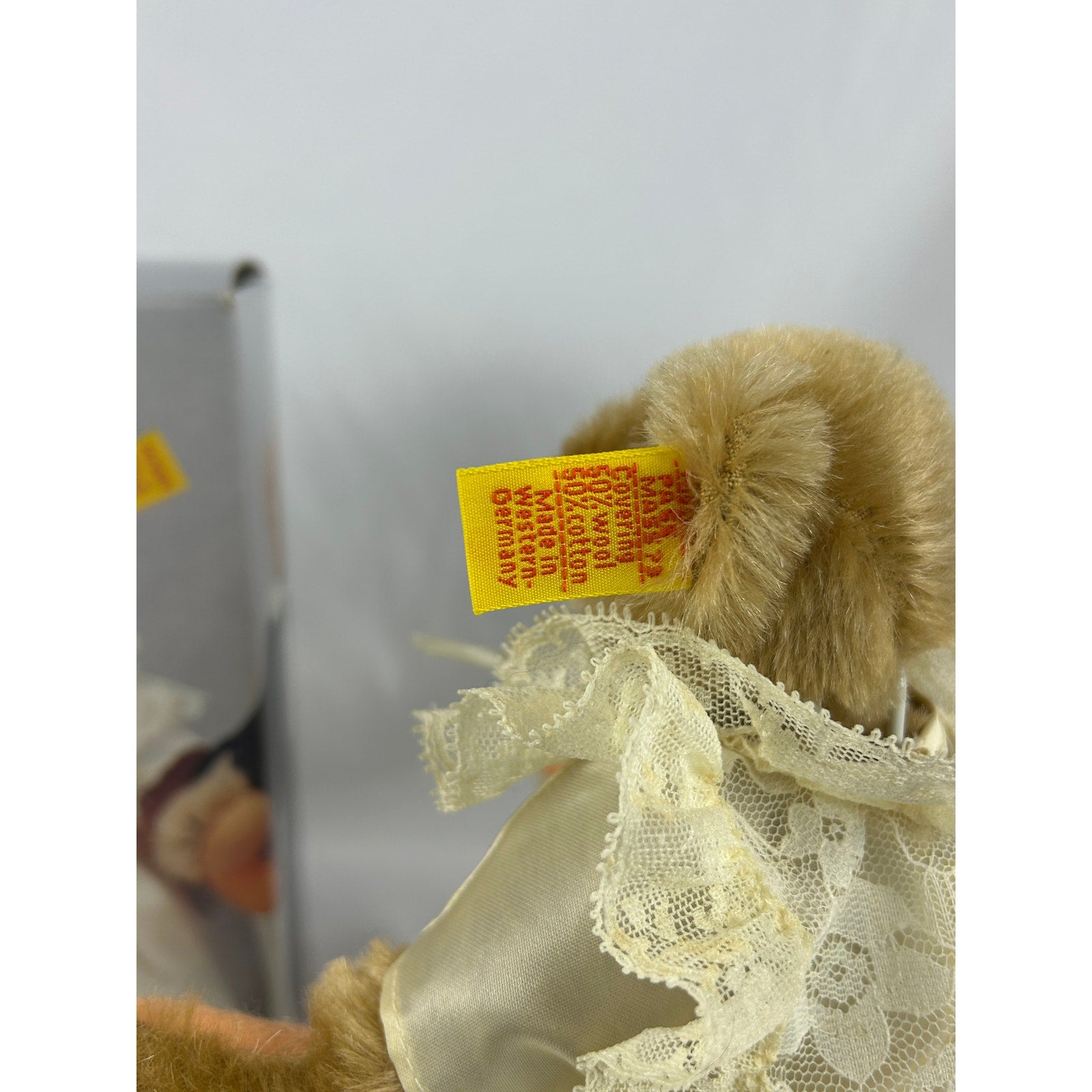 Steiff Flower Bearer 0155 22 Strong Museum Bear w Box Vintage Mohair