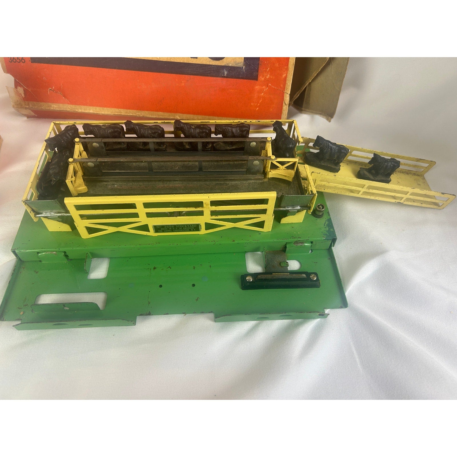 Vintage Lionel 3656 Stockyard Cattle Car Set w Ramp Cows Box Lot