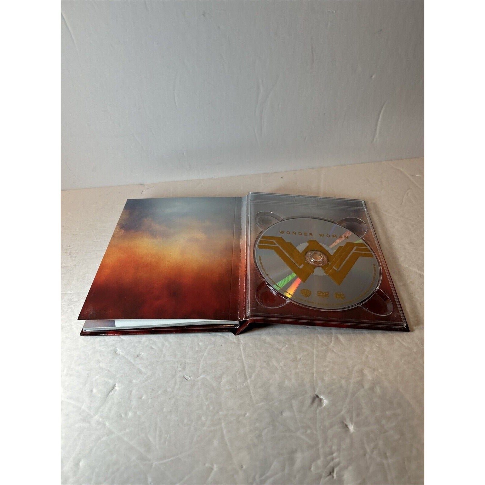 Wonder Woman Blu-ray DVD, 2017, 2-Disc Set Target Exclusive Lenticular Digibook