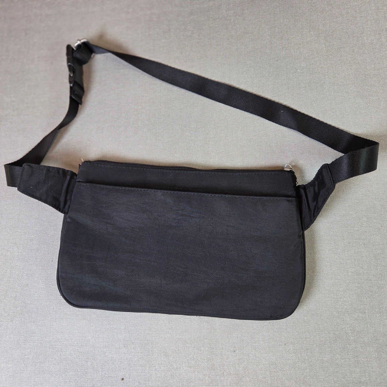 Baggallini Small Black Nylon Crossbody Travel Bag Compact Organizer