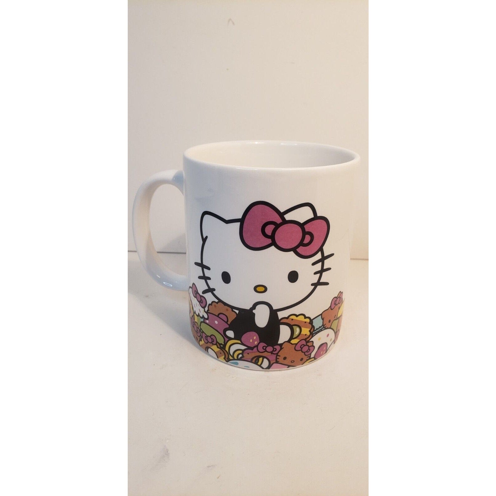 Hello Kitty Cafe Sanrio 2015 Ceramic Coffee Cup Exclusive Collectors Donuts Mug