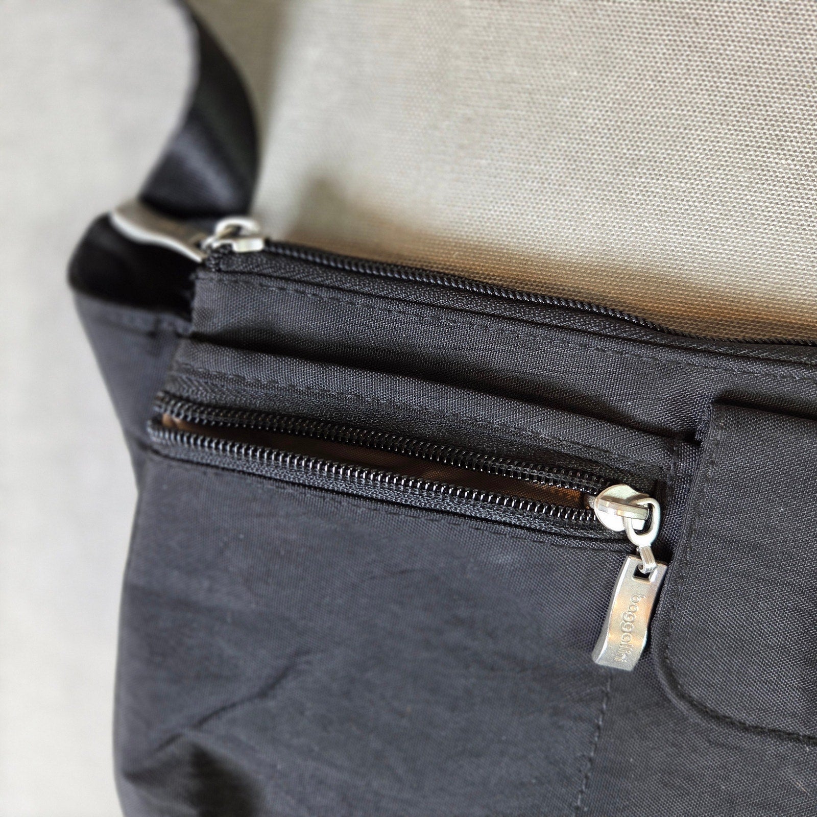 Baggallini Small Black Nylon Crossbody Travel Bag Compact Organizer