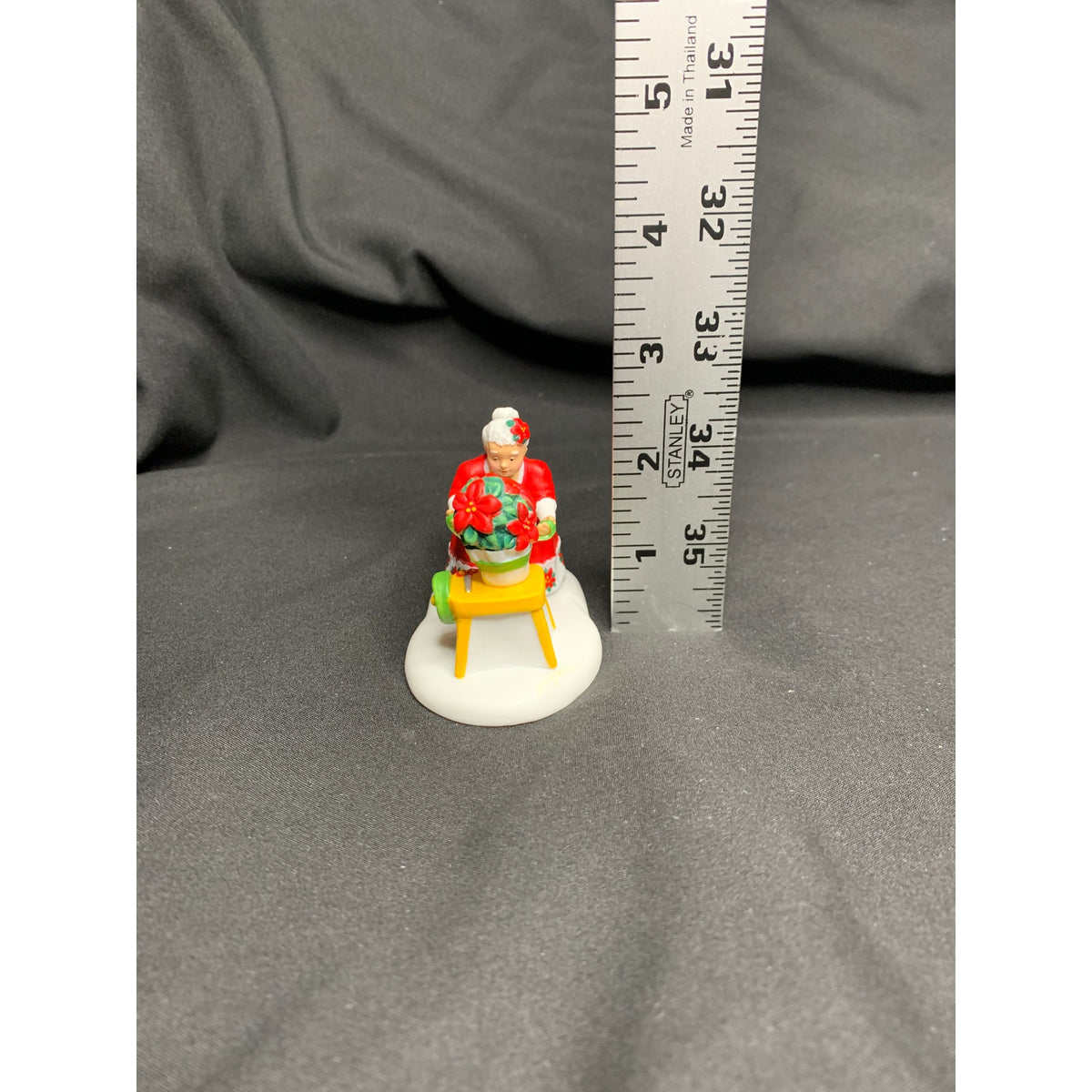 Department 56 Mrs Claus Perfect Poinsettias 57212 North Pole Series Retired