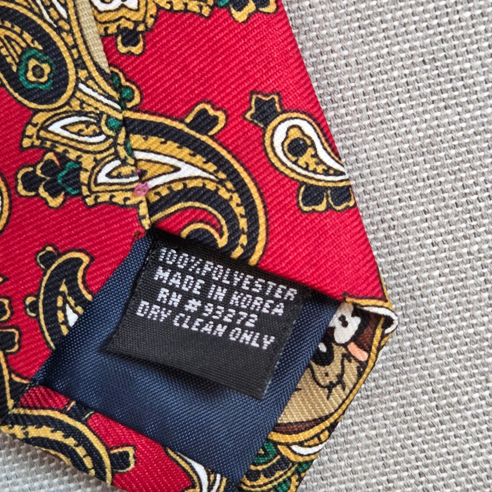 Vintage 1997 Taz Devil Looney Tunes Paisley Tie Red Gold WB Novelty 57x3.75